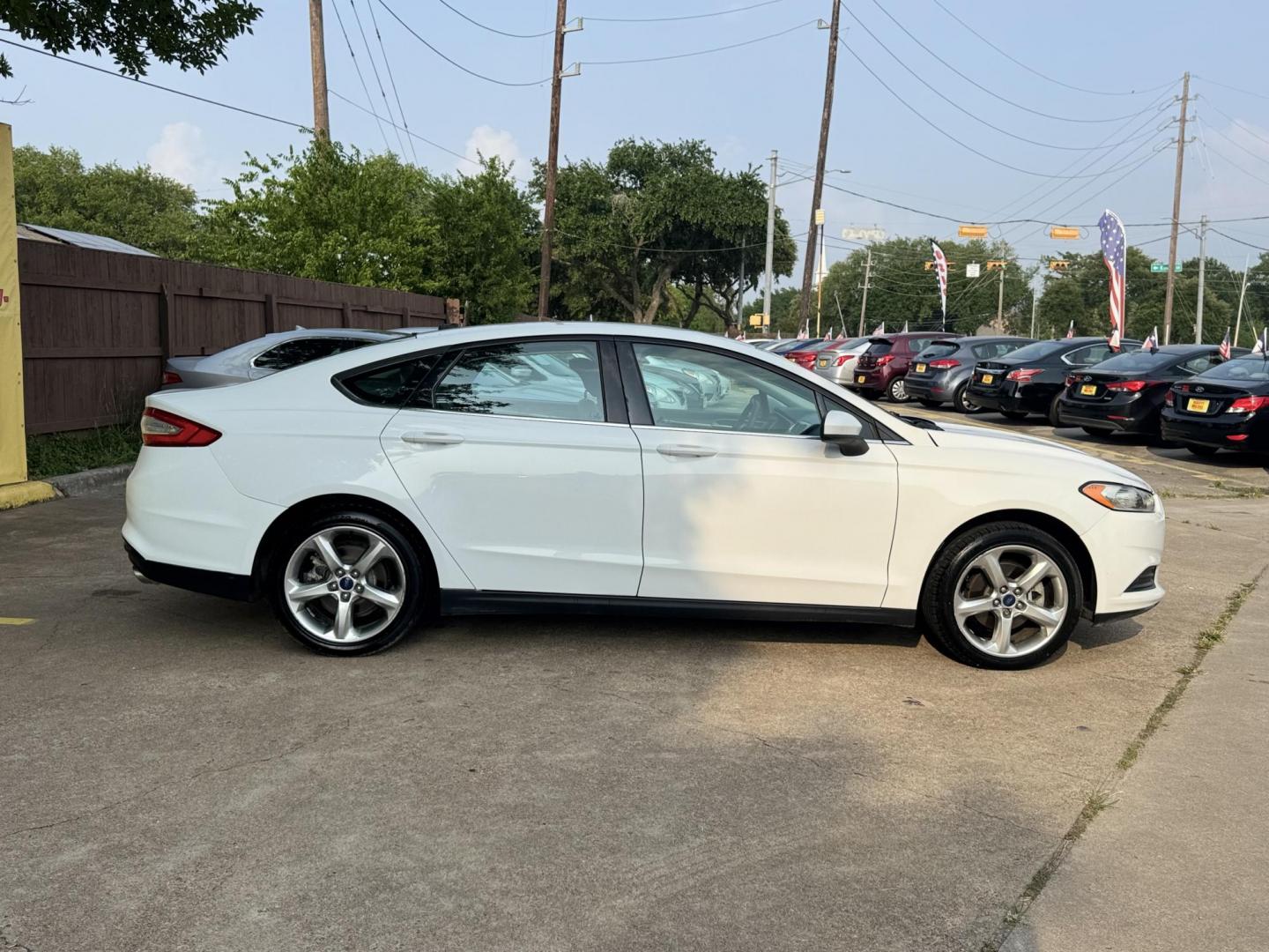 2013 White /Silver Ford Fusion S (3FA6P0G74DR) with an 2.5L L4 DOHC 16V engine, located at 16710 Clay Rd., Houston, TX, 77084, (281) 859-7900, 29.834864, -95.656166 - Photo#3