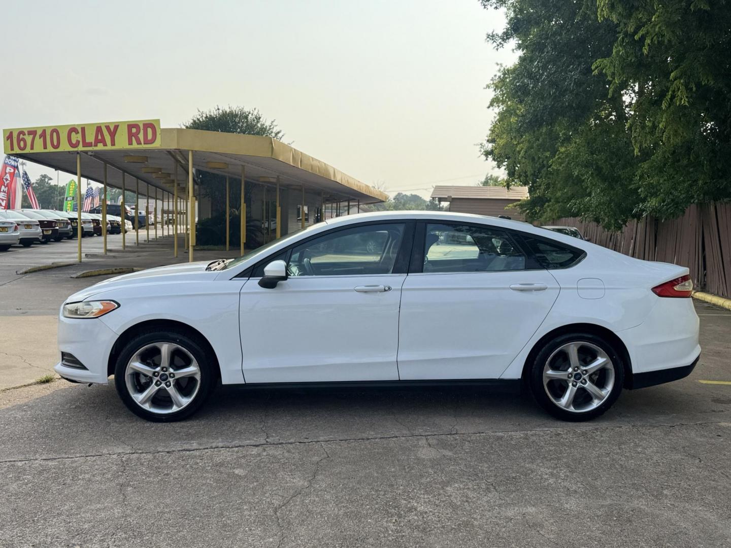 2013 White /Silver Ford Fusion S (3FA6P0G74DR) with an 2.5L L4 DOHC 16V engine, located at 16710 Clay Rd., Houston, TX, 77084, (281) 859-7900, 29.834864, -95.656166 - Photo#6