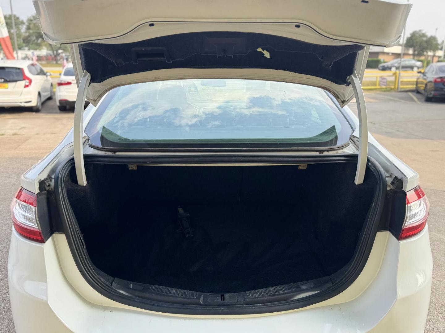2013 White /Silver Ford Fusion S (3FA6P0G74DR) with an 2.5L L4 DOHC 16V engine, located at 16710 Clay Rd., Houston, TX, 77084, (281) 859-7900, 29.834864, -95.656166 - Photo#13