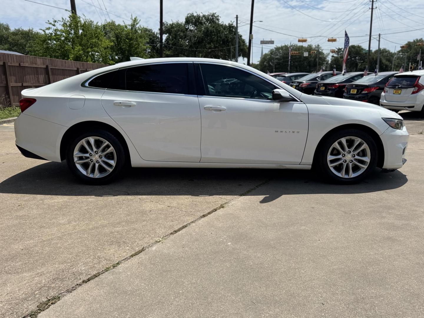 2016 White /Gray Chevrolet Malibu 1LT (1G1ZE5ST7GF) with an 1.5L L4 DOHC 16V engine, 6A transmission, located at 16710 Clay Rd., Houston, TX, 77084, (281) 859-7900, 29.834864, -95.656166 - Photo#3
