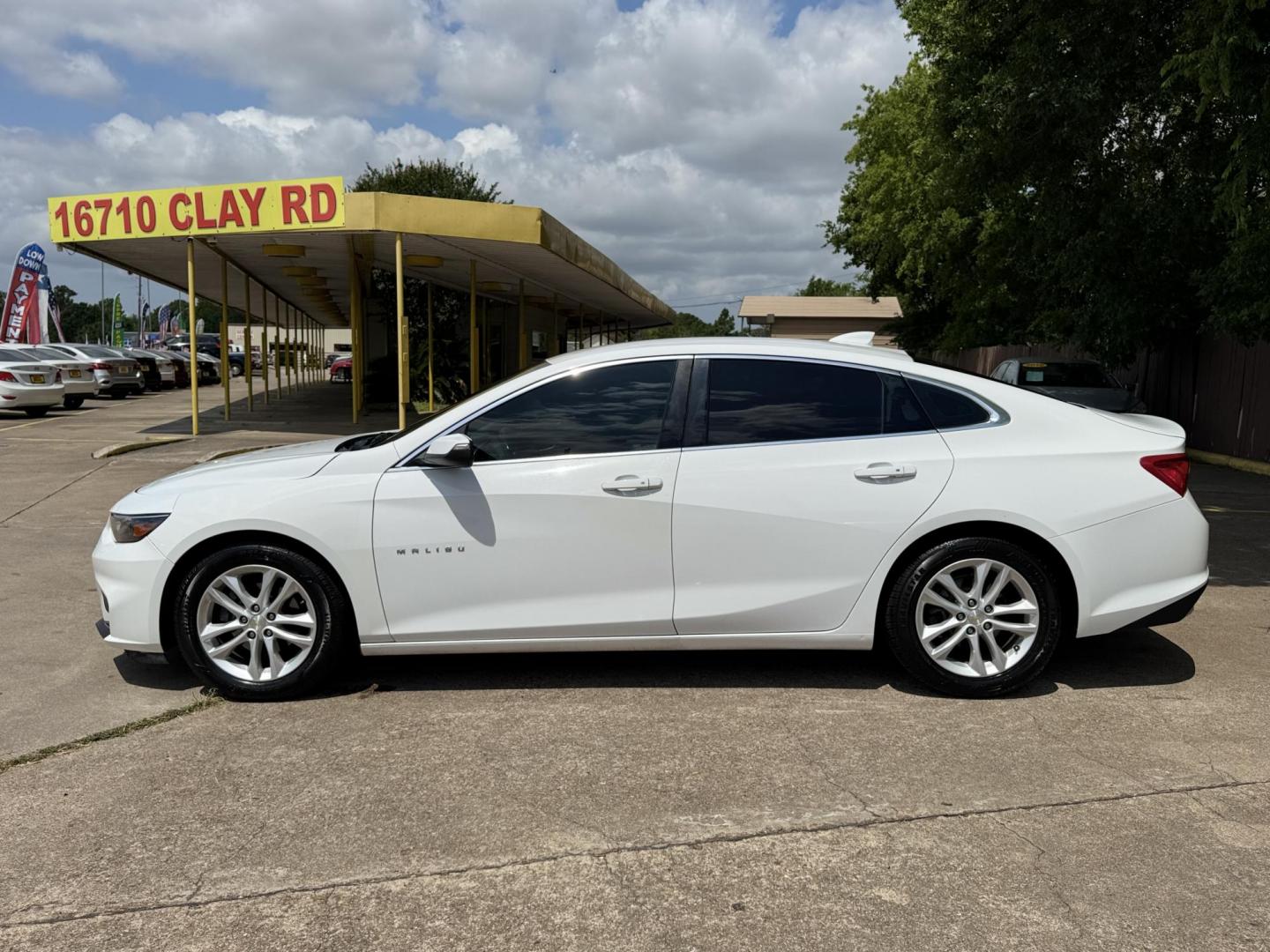 2016 White /Gray Chevrolet Malibu 1LT (1G1ZE5ST7GF) with an 1.5L L4 DOHC 16V engine, 6A transmission, located at 16710 Clay Rd., Houston, TX, 77084, (281) 859-7900, 29.834864, -95.656166 - Photo#7