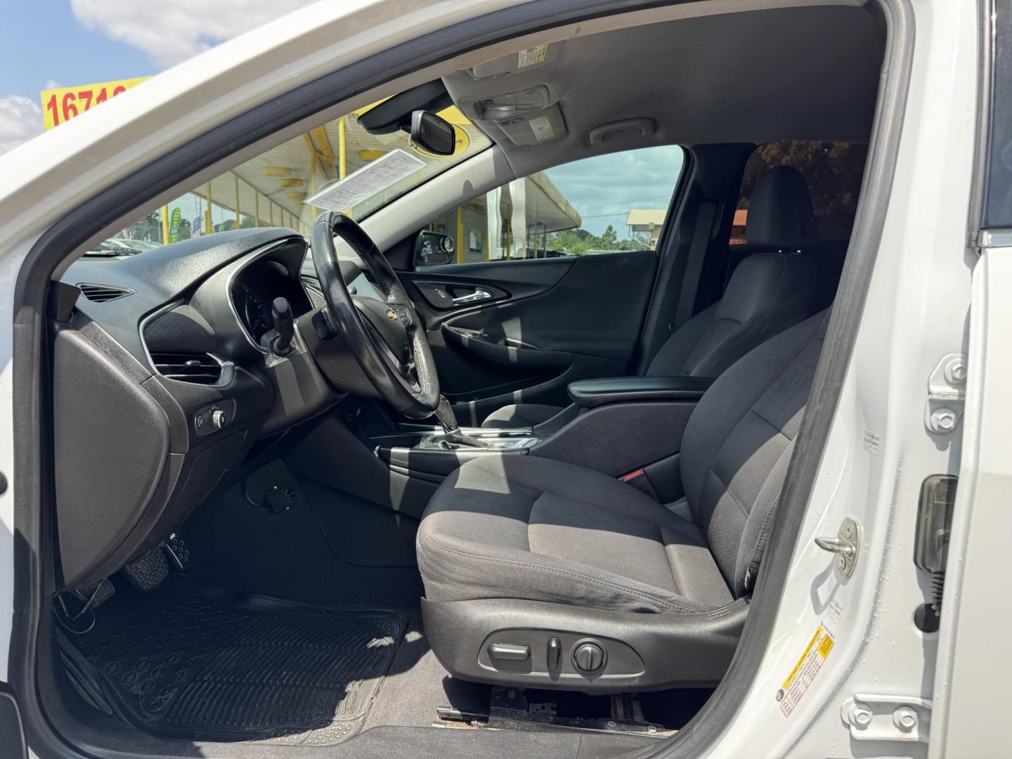 2016 White /Gray Chevrolet Malibu 1LT (1G1ZE5ST7GF) with an 1.5L L4 DOHC 16V engine, 6A transmission, located at 16710 Clay Rd., Houston, TX, 77084, (281) 859-7900, 29.834864, -95.656166 - Photo#10