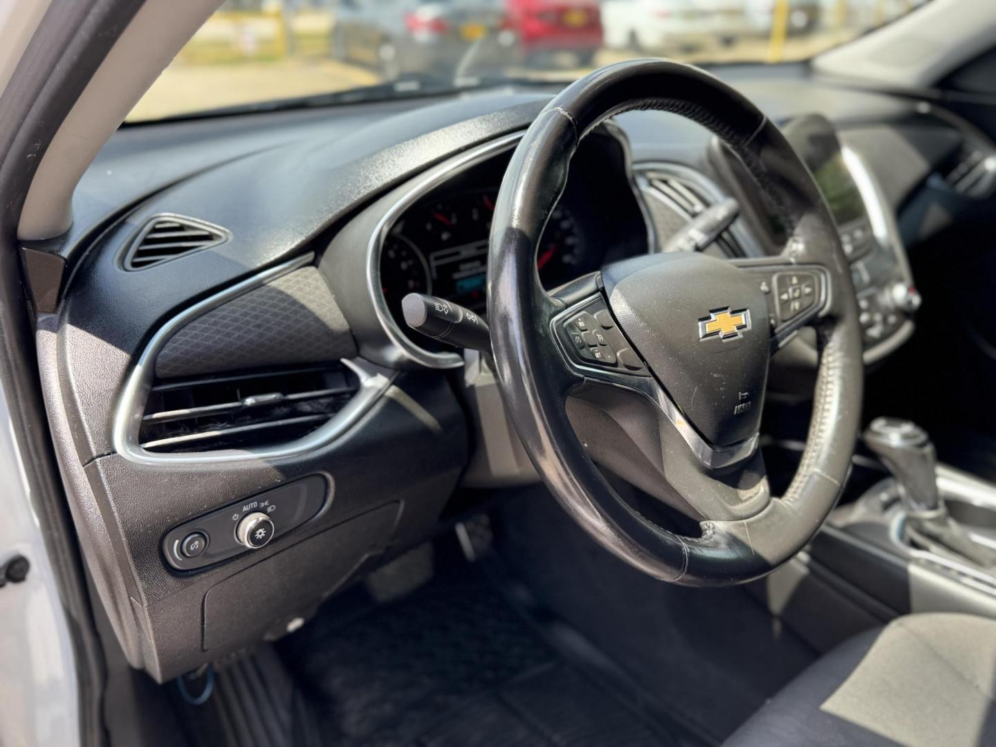 2016 White /Gray Chevrolet Malibu 1LT (1G1ZE5ST7GF) with an 1.5L L4 DOHC 16V engine, 6A transmission, located at 16710 Clay Rd., Houston, TX, 77084, (281) 859-7900, 29.834864, -95.656166 - Photo#11