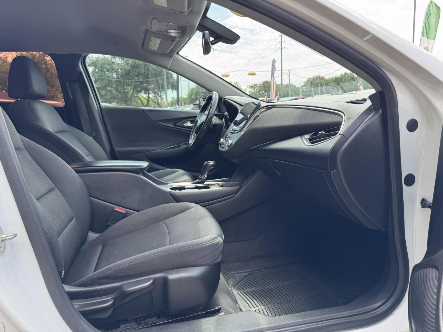 2016 White /Gray Chevrolet Malibu 1LT (1G1ZE5ST7GF) with an 1.5L L4 DOHC 16V engine, 6A transmission, located at 16710 Clay Rd., Houston, TX, 77084, (281) 859-7900, 29.834864, -95.656166 - Photo#18