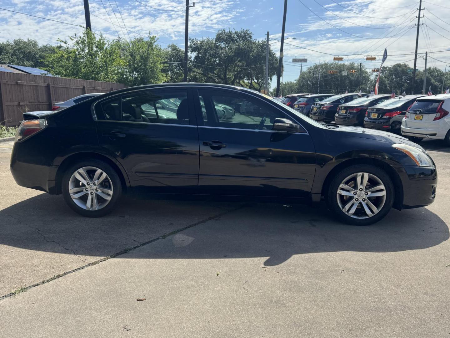 2012 Black /Black Nissan Altima 3.5 SR (1N4BL2AP5CN) with an 3.5L V6 DOHC 24V engine, Continuously Variable Transmission transmission, located at 16710 Clay Rd., Houston, TX, 77084, (281) 859-7900, 29.834864, -95.656166 - Photo#3