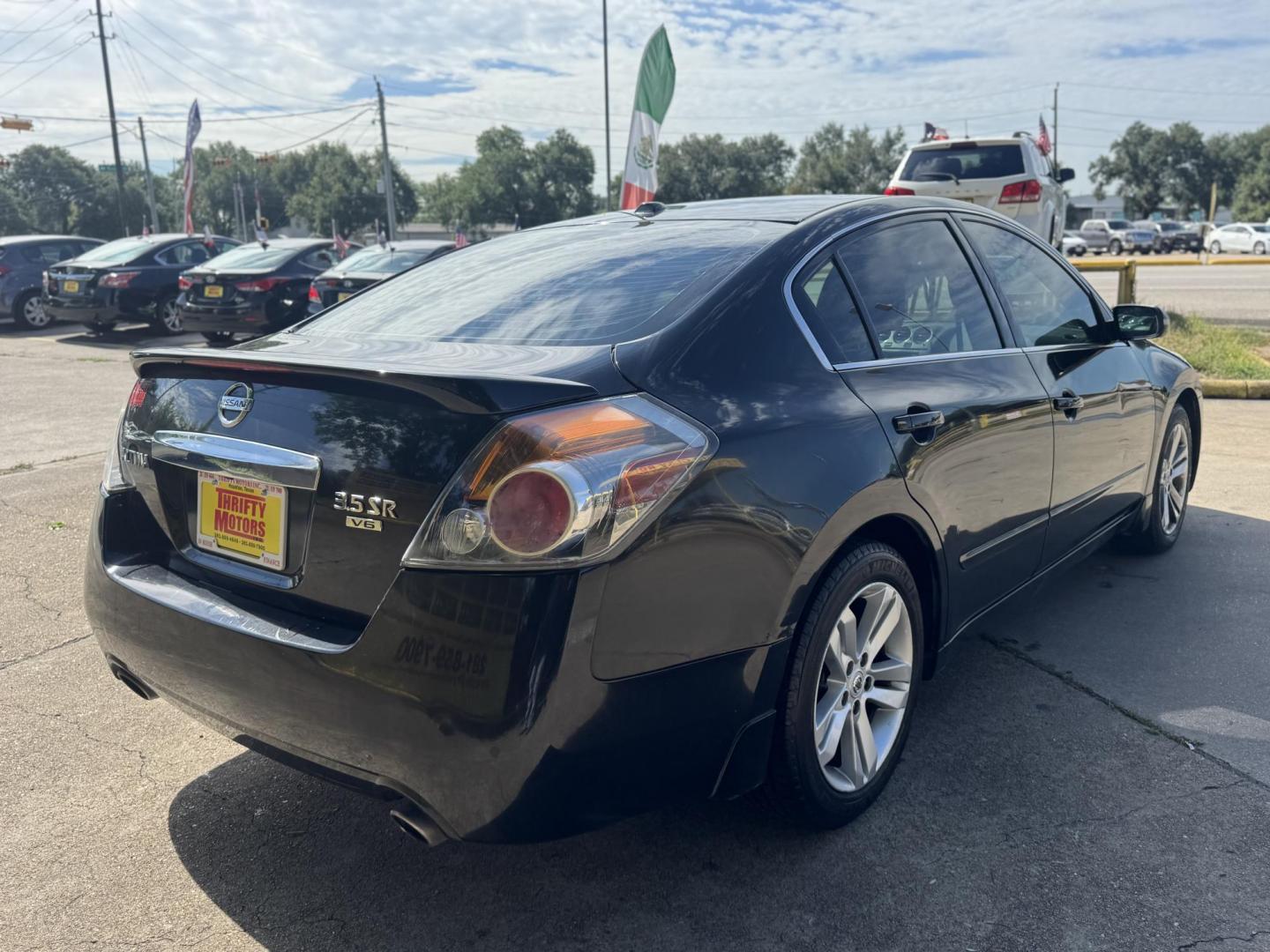 2012 Black /Black Nissan Altima 3.5 SR (1N4BL2AP5CN) with an 3.5L V6 DOHC 24V engine, Continuously Variable Transmission transmission, located at 16710 Clay Rd., Houston, TX, 77084, (281) 859-7900, 29.834864, -95.656166 - Photo#4
