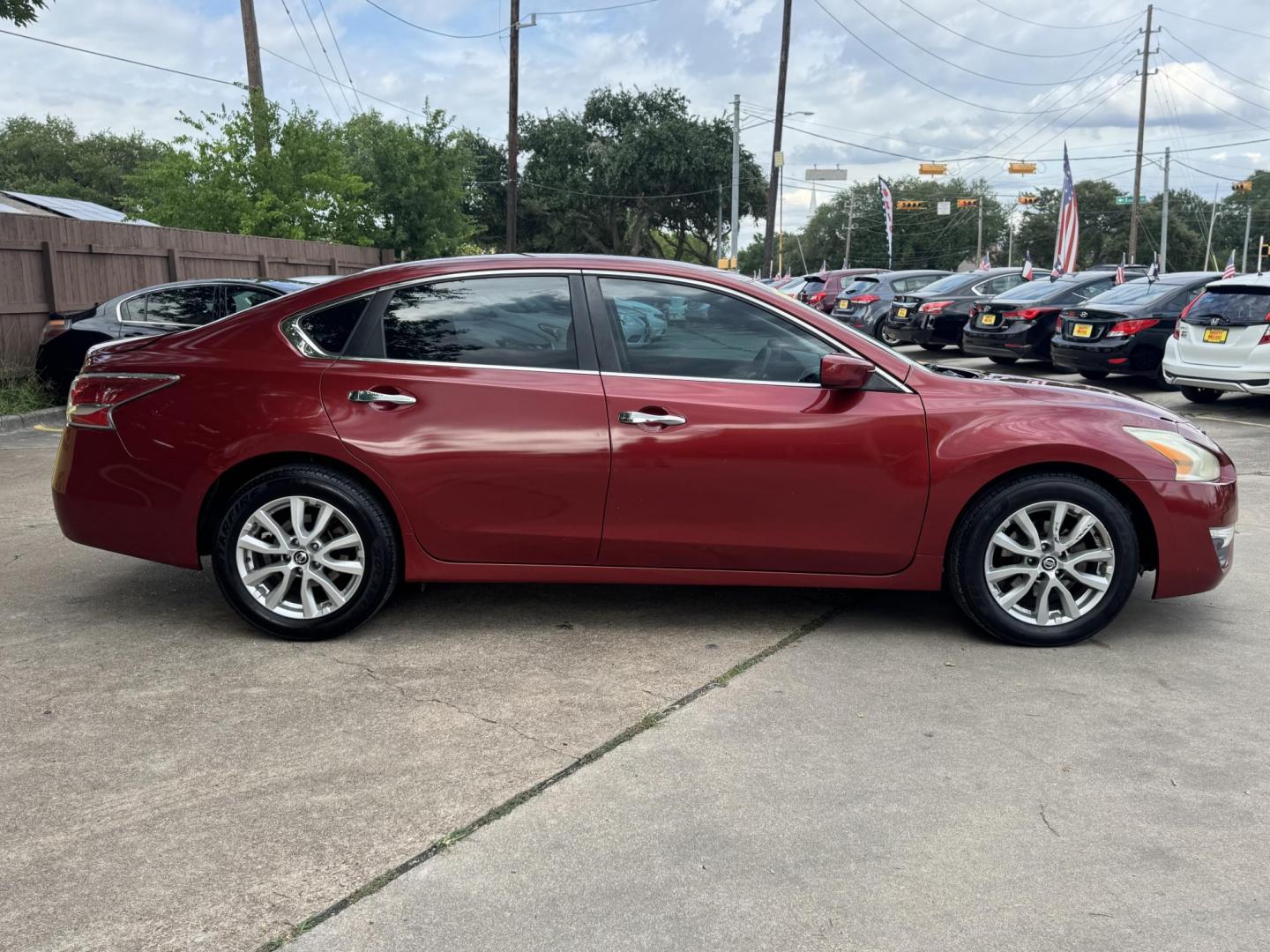 2015 Red /Gray Nissan Altima 2.5 S (1N4AL3AP8FN) with an 2.5L L4 DOHC 16V engine, Continuously Variable Transmission transmission, located at 16710 Clay Rd., Houston, TX, 77084, (281) 859-7900, 29.834864, -95.656166 - Photo#3