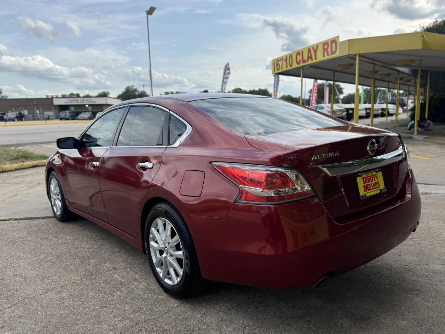 2015 Red /Gray Nissan Altima 2.5 S (1N4AL3AP8FN) with an 2.5L L4 DOHC 16V engine, Continuously Variable Transmission transmission, located at 16710 Clay Rd., Houston, TX, 77084, (281) 859-7900, 29.834864, -95.656166 - Photo#6