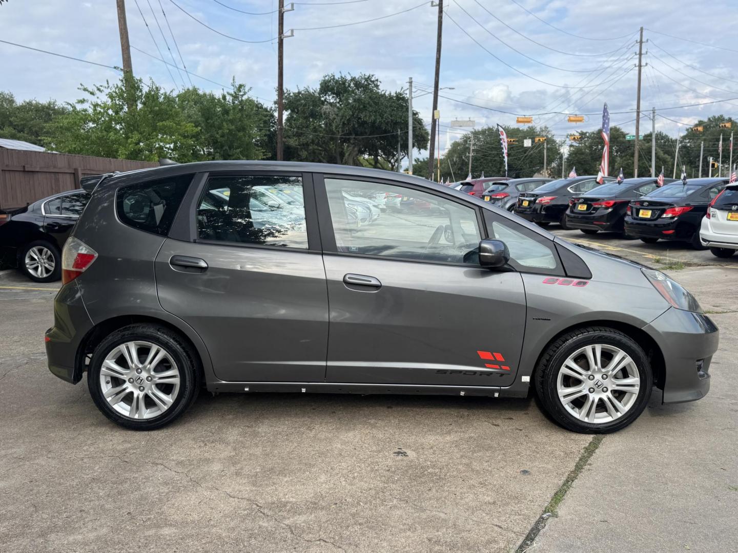 2011 Gray /Black Honda Fit Sport 5-Speed AT (JHMGE8H52BC) with an 1.5L L4 SOHC 16V engine, 5-Speed Automatic transmission, located at 16710 Clay Rd., Houston, TX, 77084, (281) 859-7900, 29.834864, -95.656166 - Photo#4