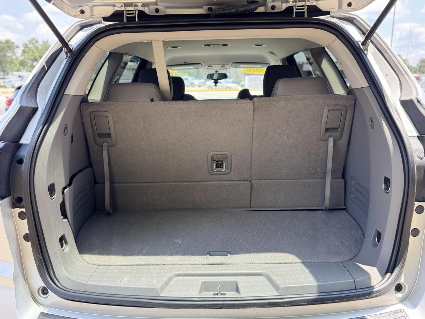 2016 Silver /Gray Chevrolet Traverse LS FWD (1GNKRFKD4GJ) with an 3.6L V6 DOHC 24V engine, 6A transmission, located at 16710 Clay Rd., Houston, TX, 77084, (281) 859-7900, 29.834864, -95.656166 - Photo#10