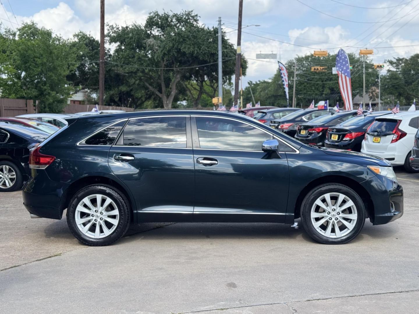 2015 Blue /Black Toyota Venza LE I4 AWD (4T3BA3BB6FU) with an 2.7L L4 DOHC 16V engine, 6-Speed Automatic transmission, located at 16710 Clay Rd., Houston, TX, 77084, (281) 859-7900, 29.834864, -95.656166 - Photo#2