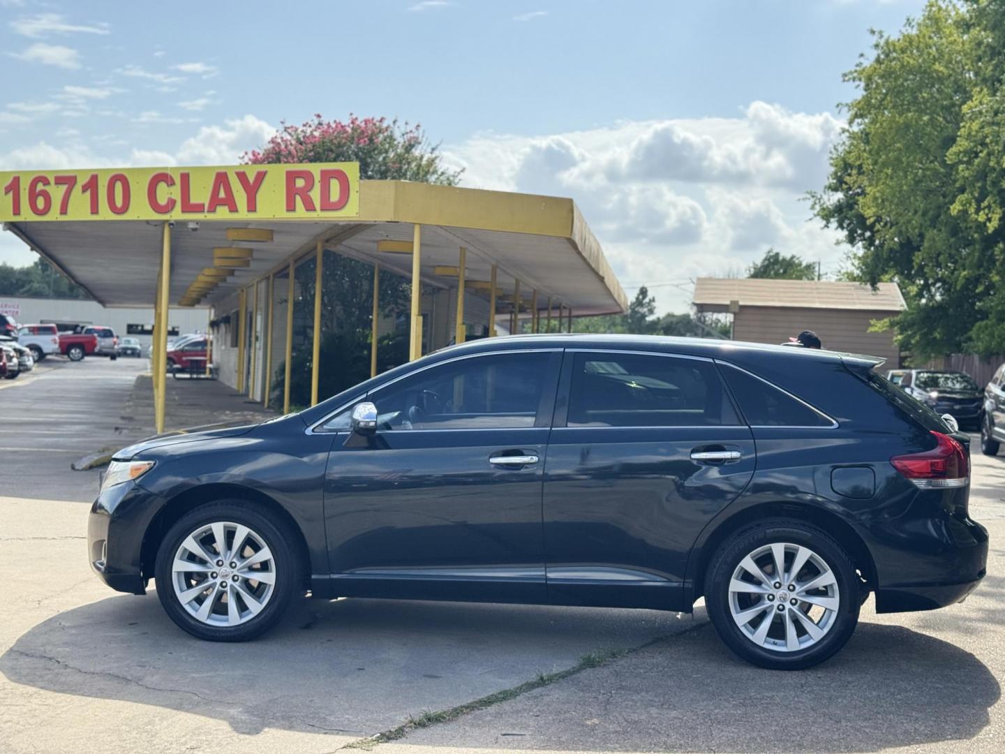 2015 Blue /Black Toyota Venza LE I4 AWD (4T3BA3BB6FU) with an 2.7L L4 DOHC 16V engine, 6-Speed Automatic transmission, located at 16710 Clay Rd., Houston, TX, 77084, (281) 859-7900, 29.834864, -95.656166 - Photo#5