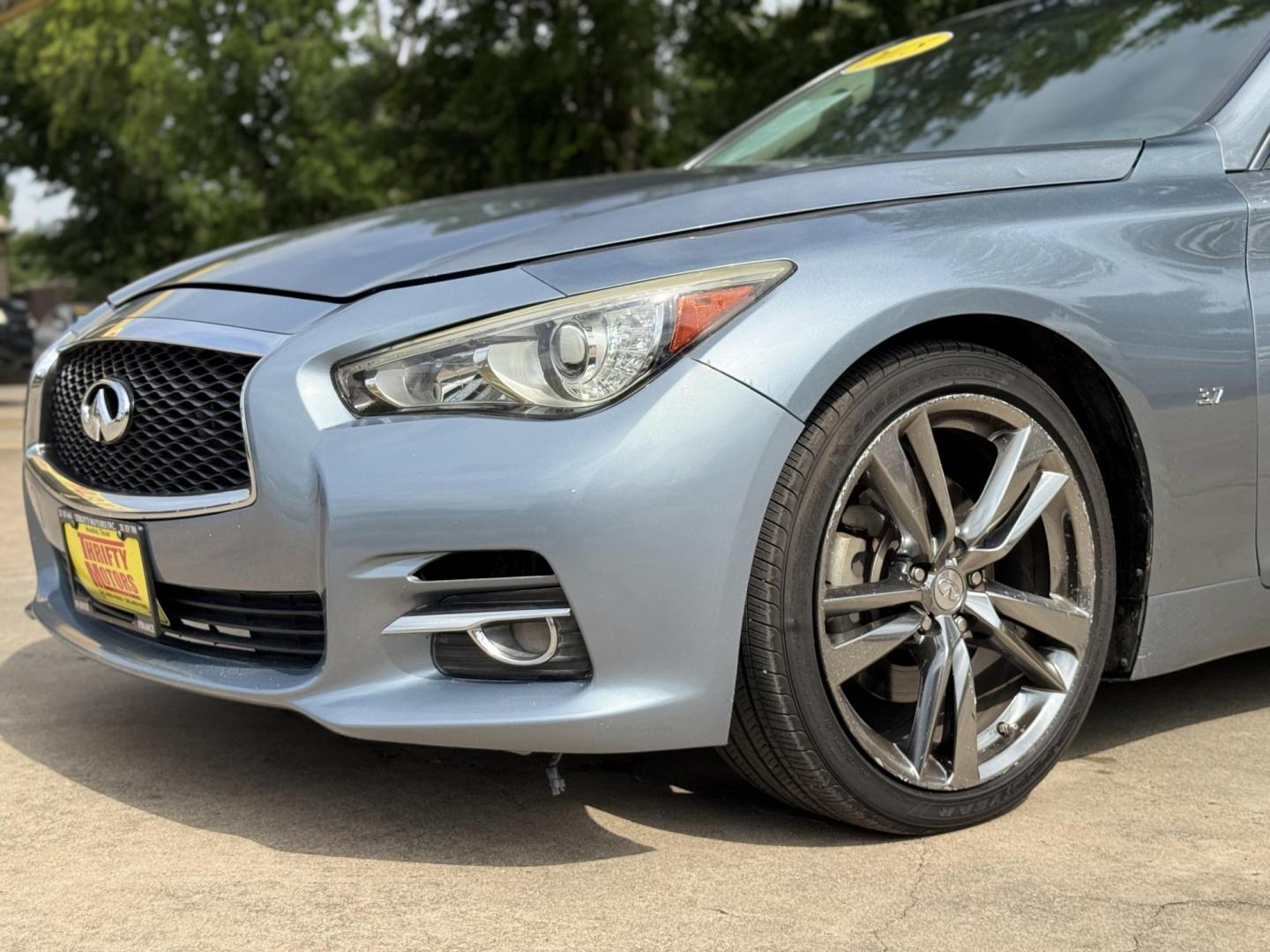 2015 Blue /Black Infiniti Q50 Premium (JN1BV7APXFM) with an 3.7L V6 DOHC 24V HYBRID engine, 7-Speed Automatic transmission, located at 16710 Clay Rd., Houston, TX, 77084, (281) 859-7900, 29.834864, -95.656166 - Photo#12