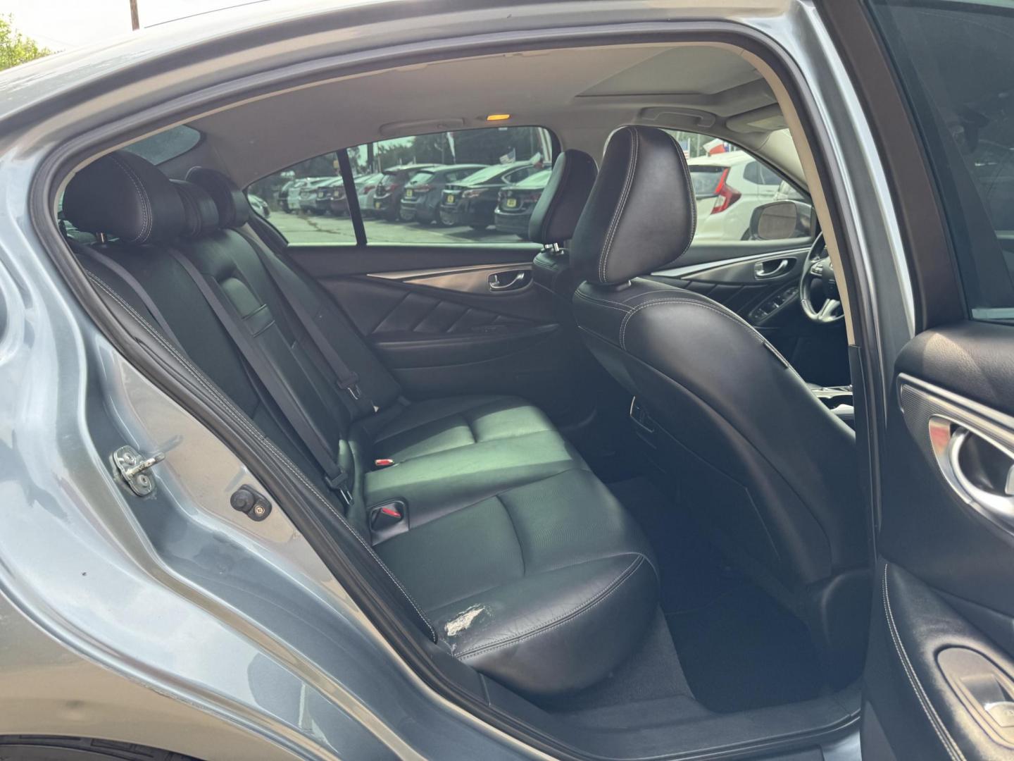 2015 Blue /Black Infiniti Q50 Premium (JN1BV7APXFM) with an 3.7L V6 DOHC 24V HYBRID engine, 7-Speed Automatic transmission, located at 16710 Clay Rd., Houston, TX, 77084, (281) 859-7900, 29.834864, -95.656166 - Photo#15