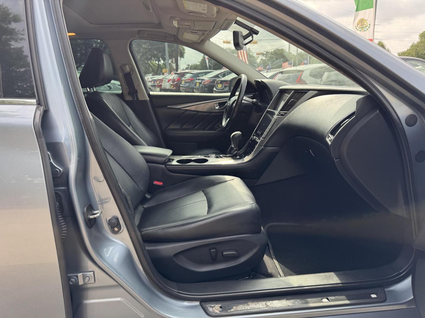 2015 Blue /Black Infiniti Q50 Premium (JN1BV7APXFM) with an 3.7L V6 DOHC 24V HYBRID engine, 7-Speed Automatic transmission, located at 16710 Clay Rd., Houston, TX, 77084, (281) 859-7900, 29.834864, -95.656166 - Photo#18