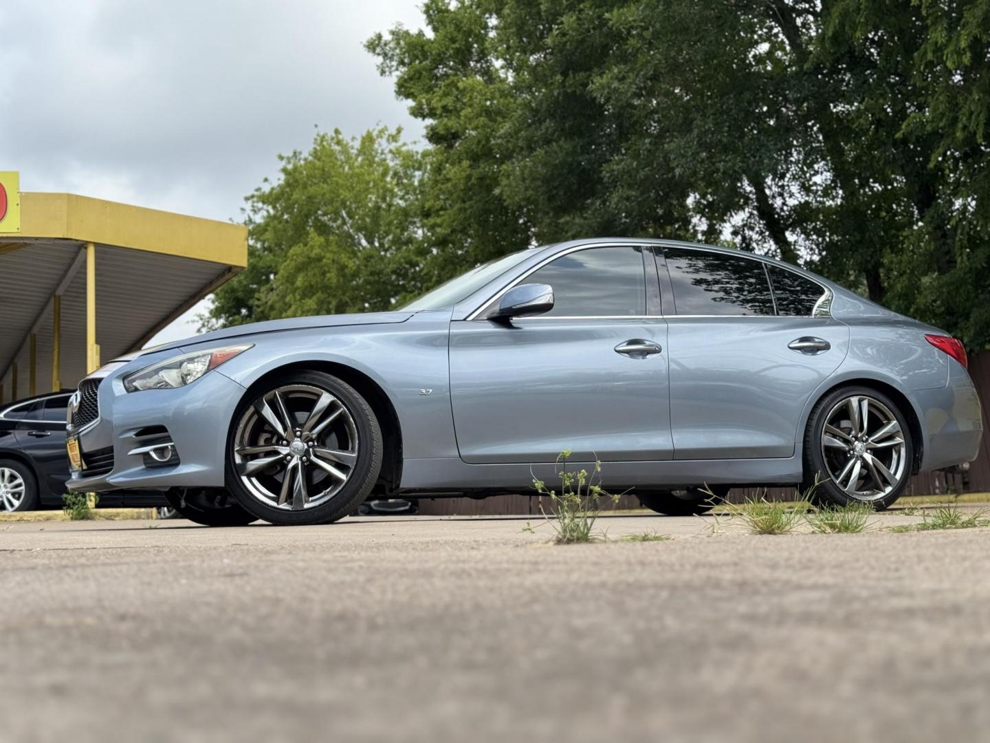 2015 Blue /Black Infiniti Q50 Premium (JN1BV7APXFM) with an 3.7L V6 DOHC 24V HYBRID engine, 7-Speed Automatic transmission, located at 16710 Clay Rd., Houston, TX, 77084, (281) 859-7900, 29.834864, -95.656166 - Photo#23