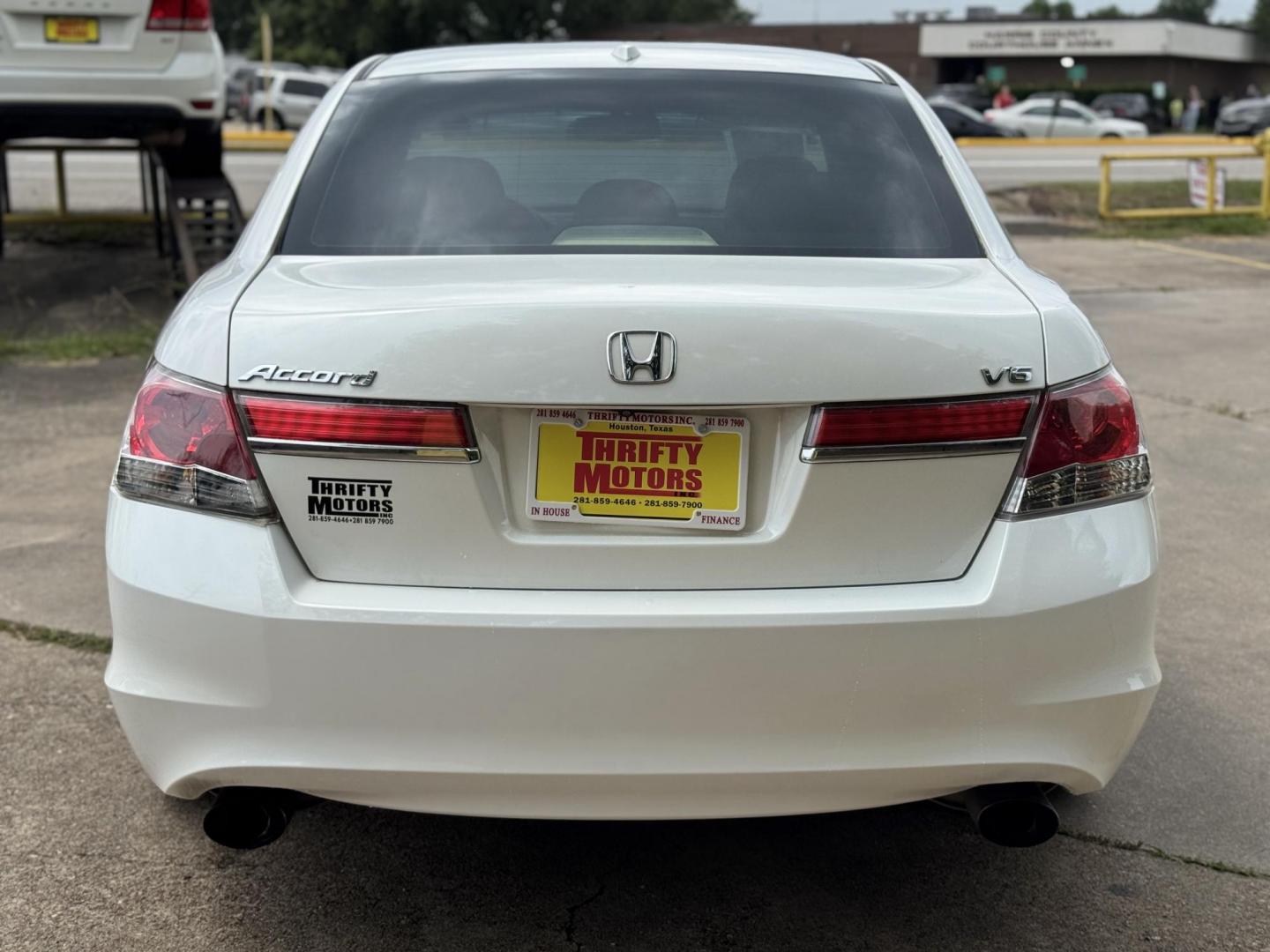 2012 White /Tan Honda Accord EX-L V6 Sedan AT (1HGCP3F8XCA) with an 3.5L V6 SOHC 24V engine, 5-Speed Automatic transmission, located at 16710 Clay Rd., Houston, TX, 77084, (281) 859-7900, 29.834864, -95.656166 - Photo#5