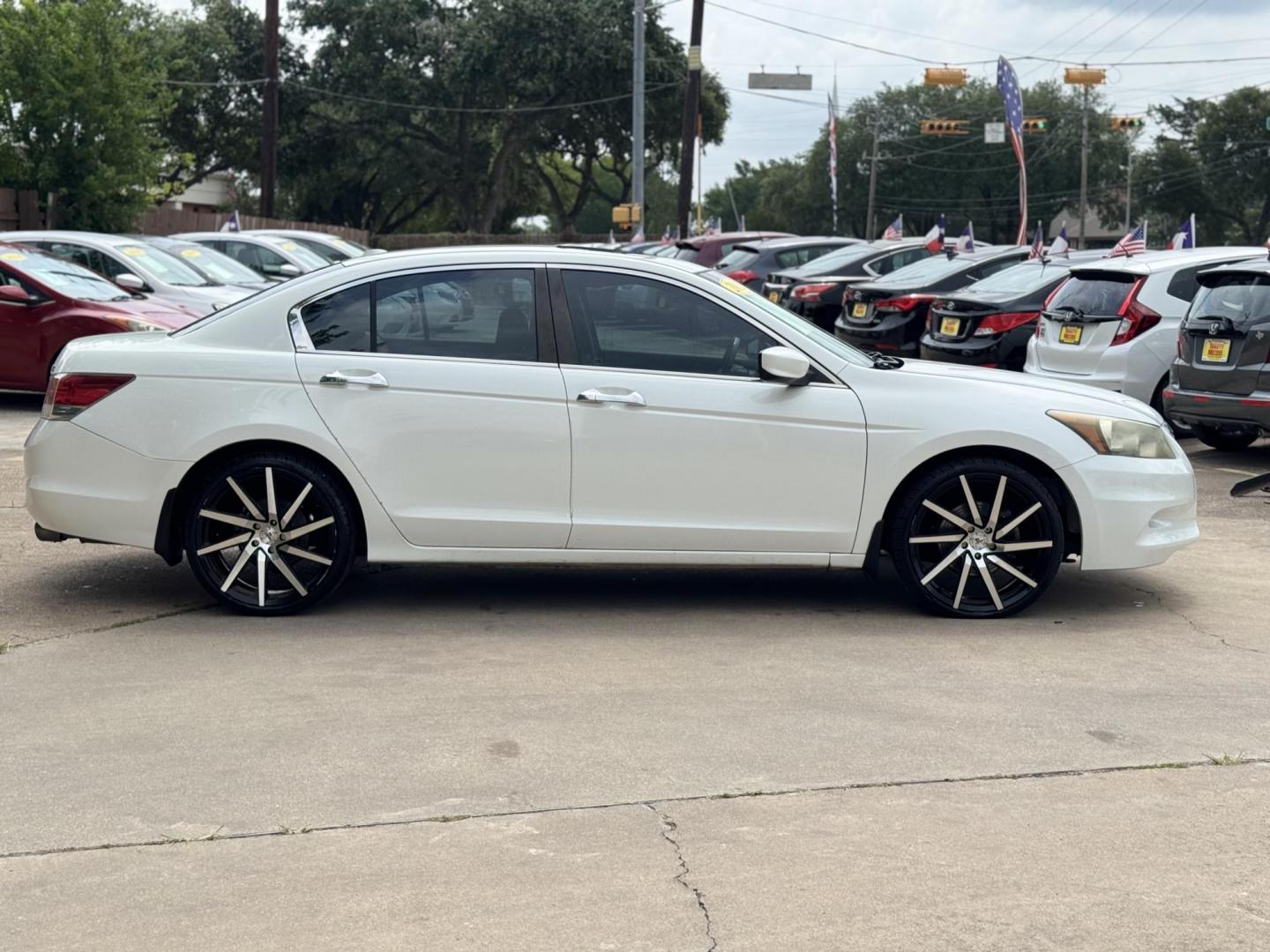 2012 White /Tan Honda Accord EX-L V6 Sedan AT (1HGCP3F8XCA) with an 3.5L V6 SOHC 24V engine, 5-Speed Automatic transmission, located at 16710 Clay Rd., Houston, TX, 77084, (281) 859-7900, 29.834864, -95.656166 - Photo#4