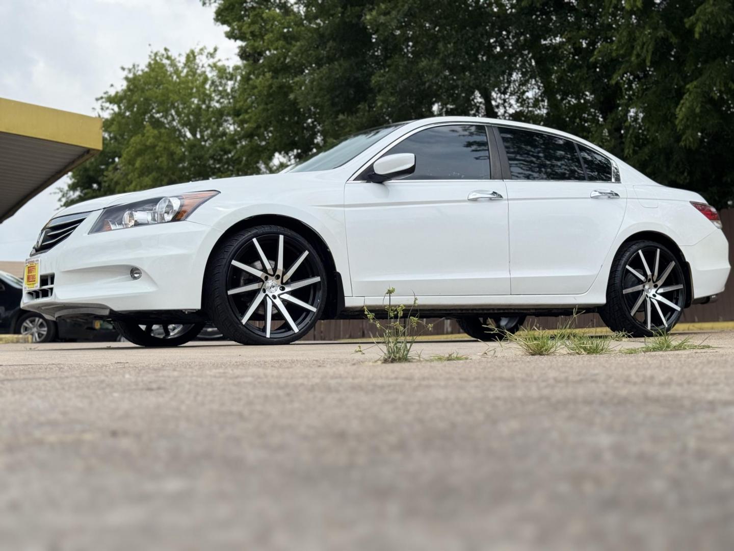 2012 White /Tan Honda Accord EX-L V6 Sedan AT (1HGCP3F8XCA) with an 3.5L V6 SOHC 24V engine, 5-Speed Automatic transmission, located at 16710 Clay Rd., Houston, TX, 77084, (281) 859-7900, 29.834864, -95.656166 - Photo#8