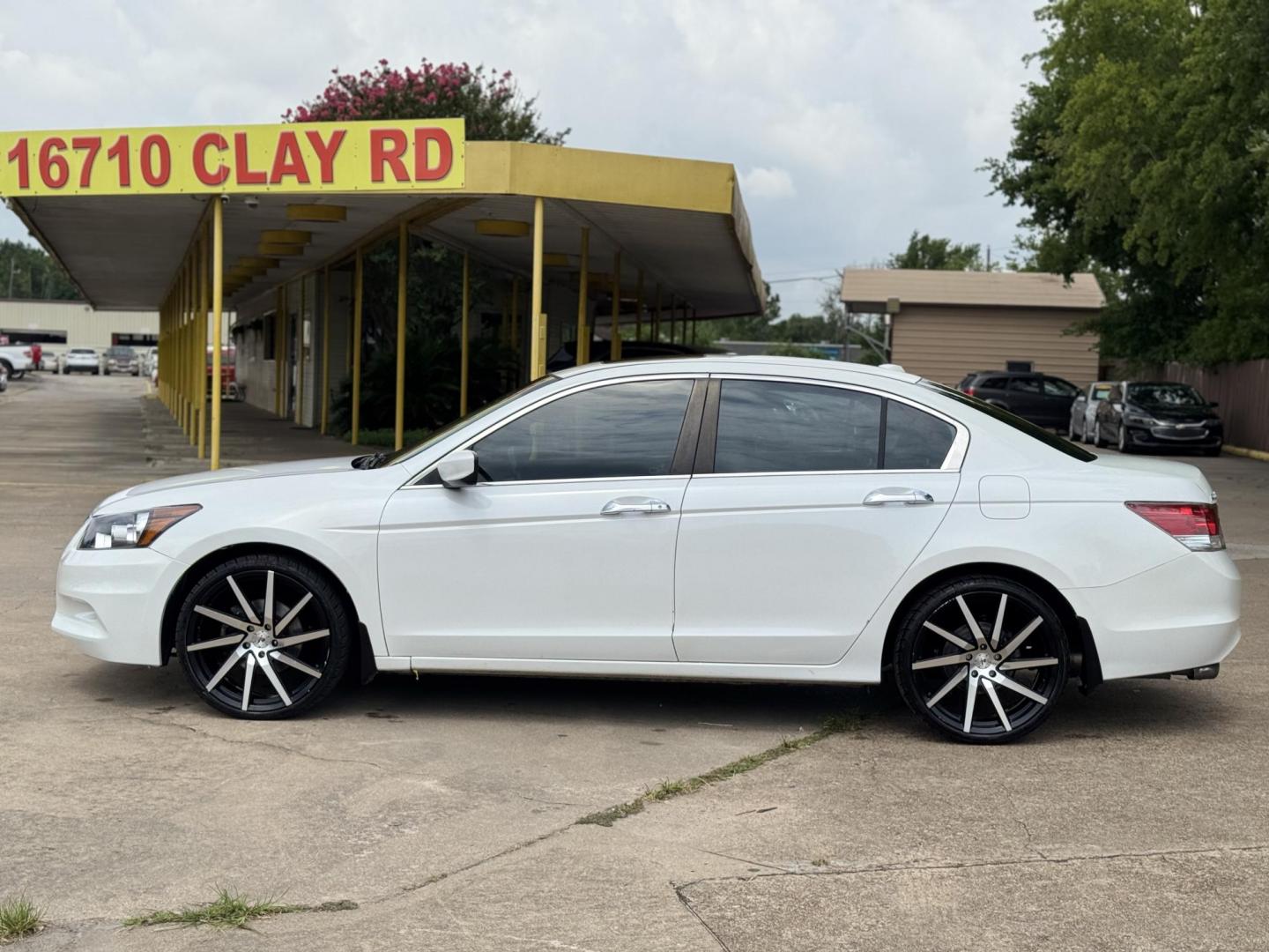 2012 White /Tan Honda Accord EX-L V6 Sedan AT (1HGCP3F8XCA) with an 3.5L V6 SOHC 24V engine, 5-Speed Automatic transmission, located at 16710 Clay Rd., Houston, TX, 77084, (281) 859-7900, 29.834864, -95.656166 - Photo#9