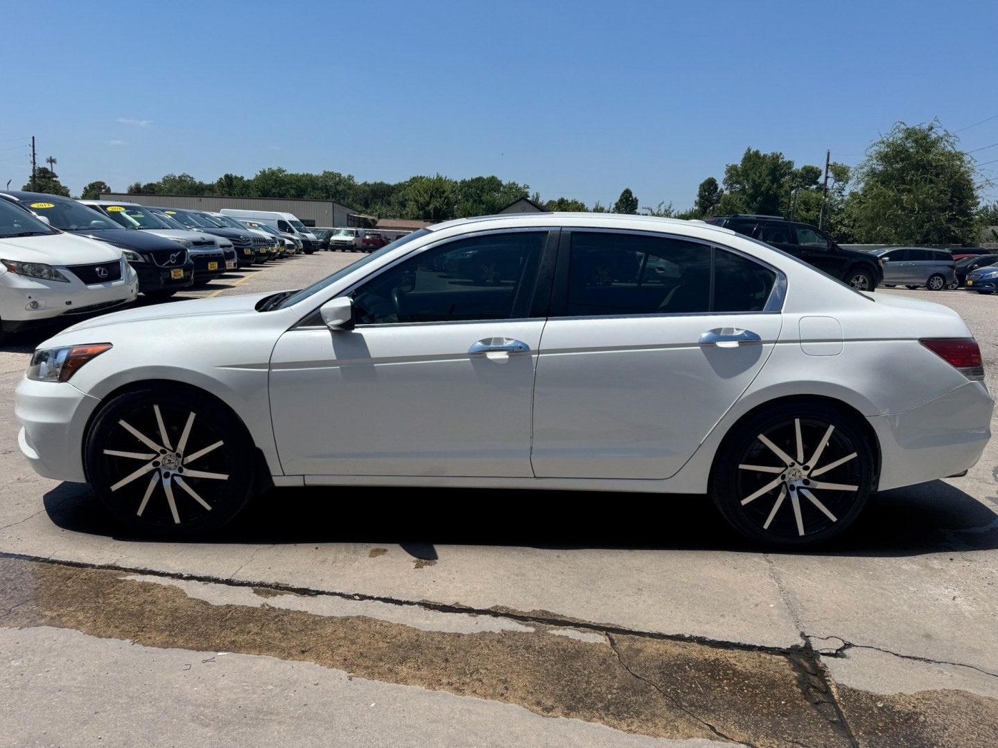2012 White /Tan Honda Accord EX-L V6 Sedan AT (1HGCP3F8XCA) with an 3.5L V6 SOHC 24V engine, 5-Speed Automatic transmission, located at 16710 Clay Rd., Houston, TX, 77084, (281) 859-7900, 29.834864, -95.656166- Photo#3
