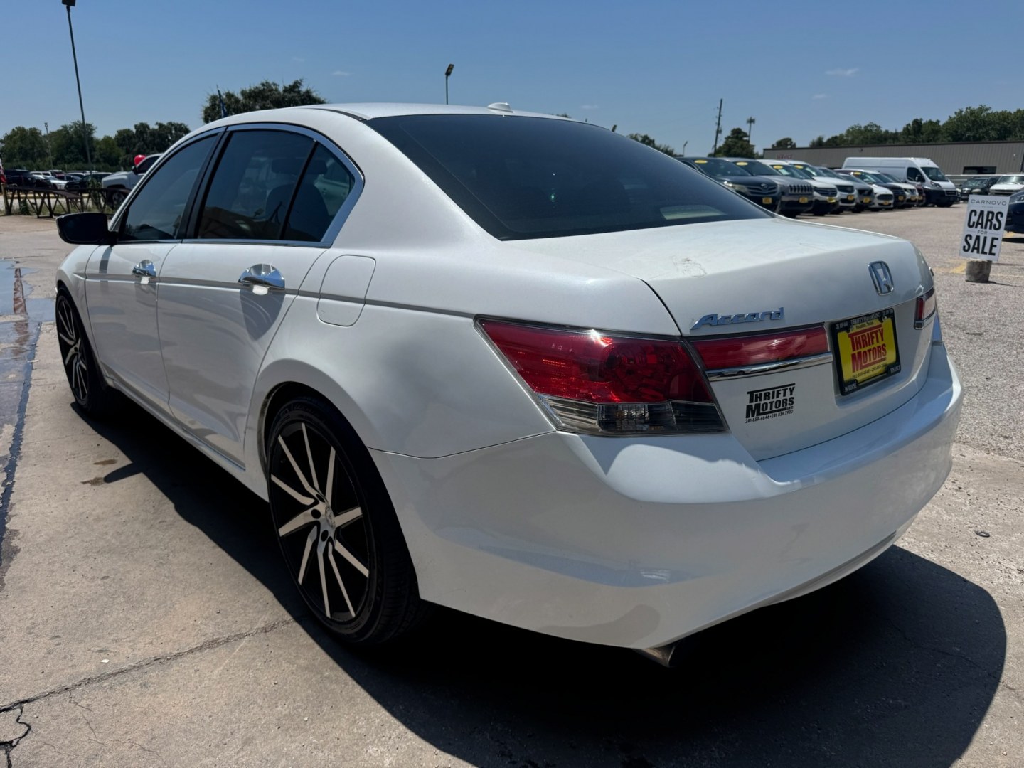 2012 White /Tan Honda Accord EX-L V6 Sedan AT (1HGCP3F8XCA) with an 3.5L V6 SOHC 24V engine, 5-Speed Automatic transmission, located at 16710 Clay Rd., Houston, TX, 77084, (281) 859-7900, 29.834864, -95.656166- Photo#4