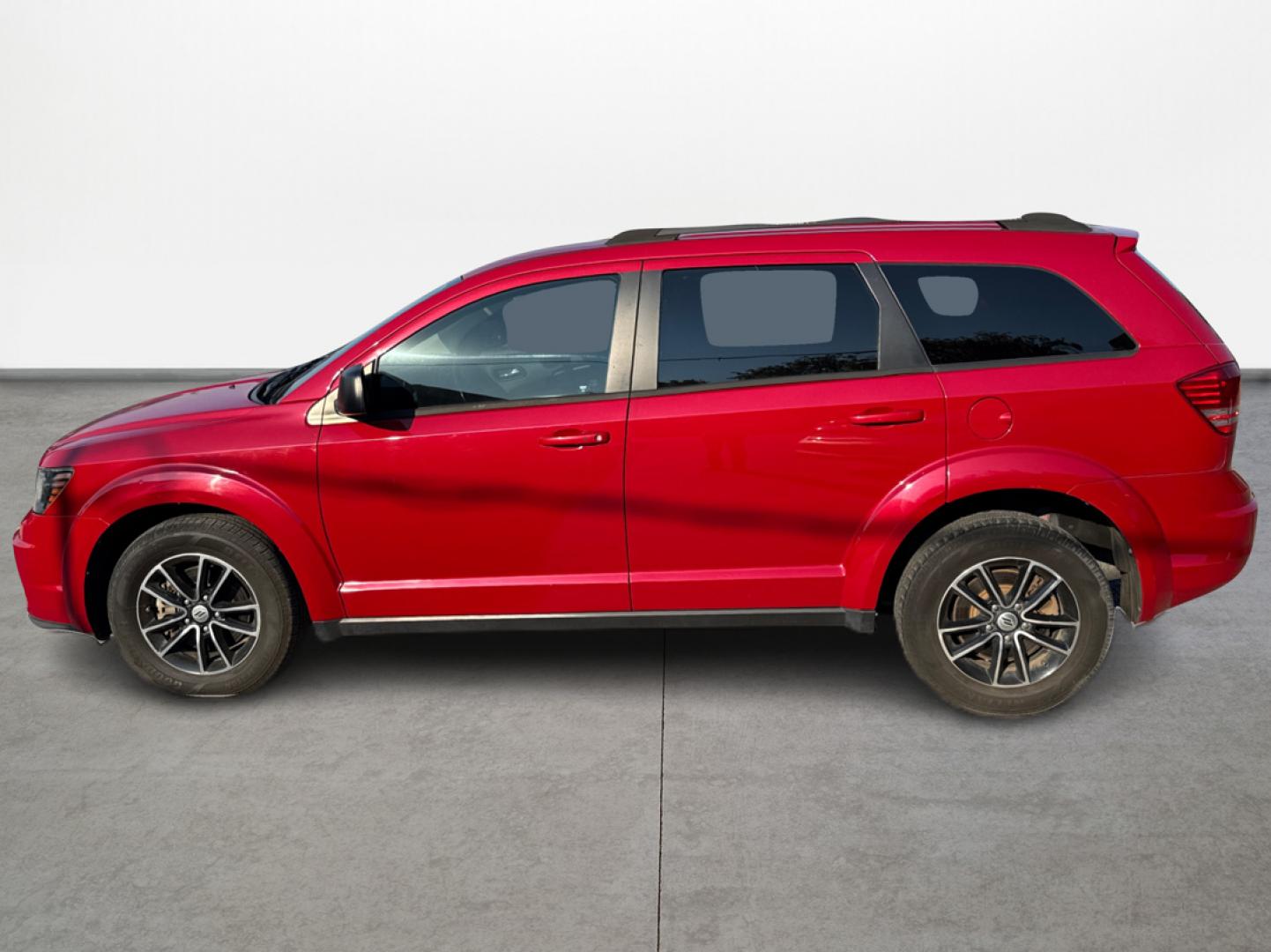 2018 Red Dodge Journey SE (3C4PDCAB5JT) with an 2.4L L4 DOHC 16V engine, 4A transmission, located at 16710 Clay Rd., Houston, TX, 77084, (281) 859-7900, 29.834864, -95.656166 - Photo#7