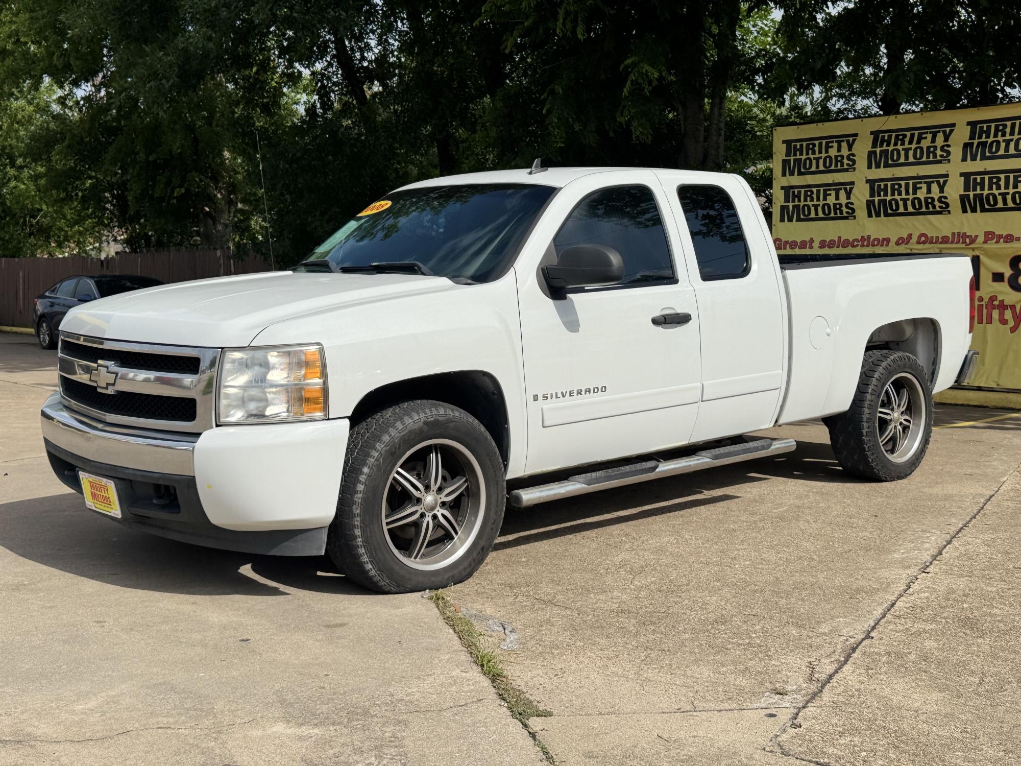 photo of 2008 Chevrolet Silverado 1500 LT1 Ext. Cab Long Box 2WD