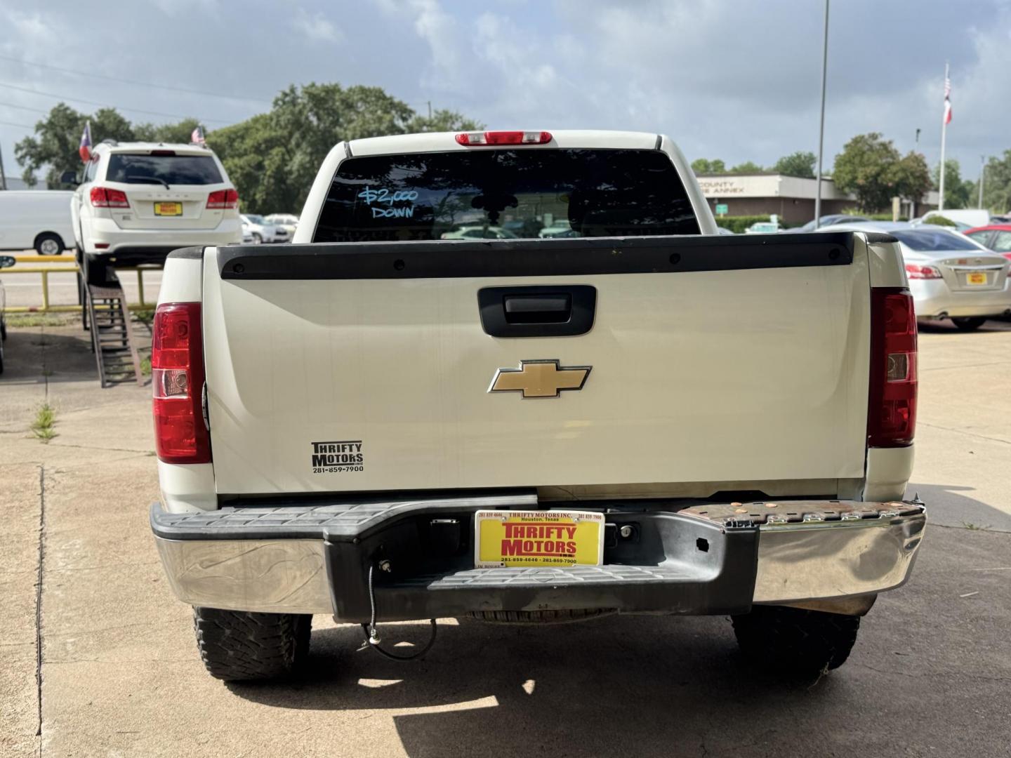 2008 White Chevrolet Silverado 1500 LT1 Ext. Cab Long Box 2WD (2GCEC19J181) with an 5.3L V8 OHV 16V engine, 4-Speed Automatic Overdrive transmission, located at 16710 Clay Rd., Houston, TX, 77084, (281) 859-7900, 29.834864, -95.656166 - Photo#6