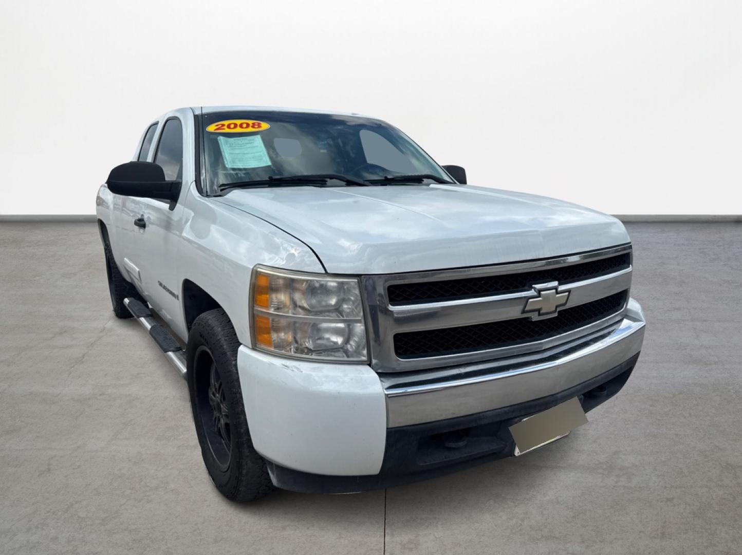 2008 White Chevrolet Silverado 1500 LT1 Ext. Cab Long Box 2WD (2GCEC19J181) with an 5.3L V8 OHV 16V engine, 4-Speed Automatic Overdrive transmission, located at 16710 Clay Rd., Houston, TX, 77084, (281) 859-7900, 29.834864, -95.656166 - Photo#2