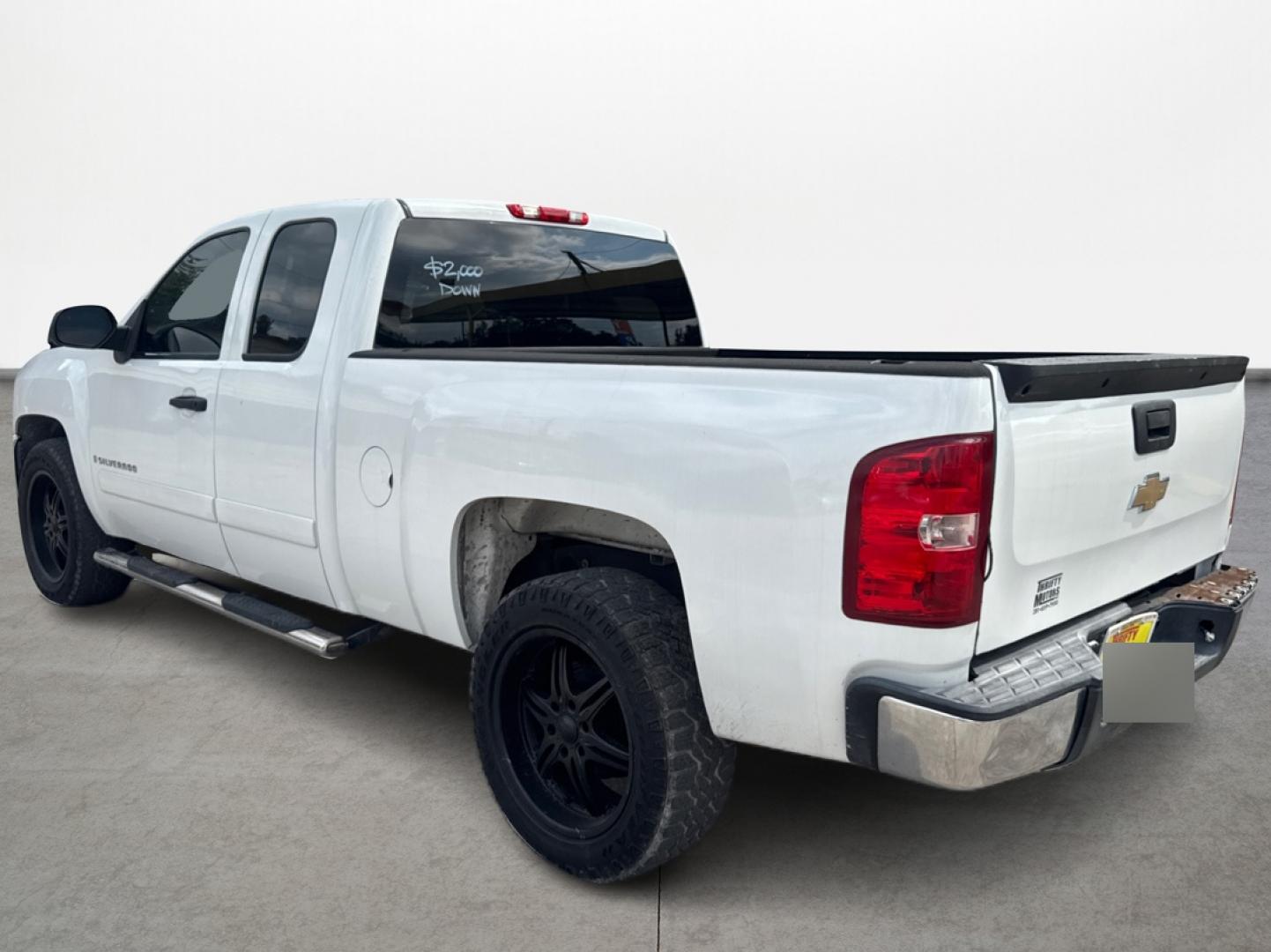 2008 White Chevrolet Silverado 1500 LT1 Ext. Cab Long Box 2WD (2GCEC19J181) with an 5.3L V8 OHV 16V engine, 4-Speed Automatic Overdrive transmission, located at 16710 Clay Rd., Houston, TX, 77084, (281) 859-7900, 29.834864, -95.656166 - Photo#6