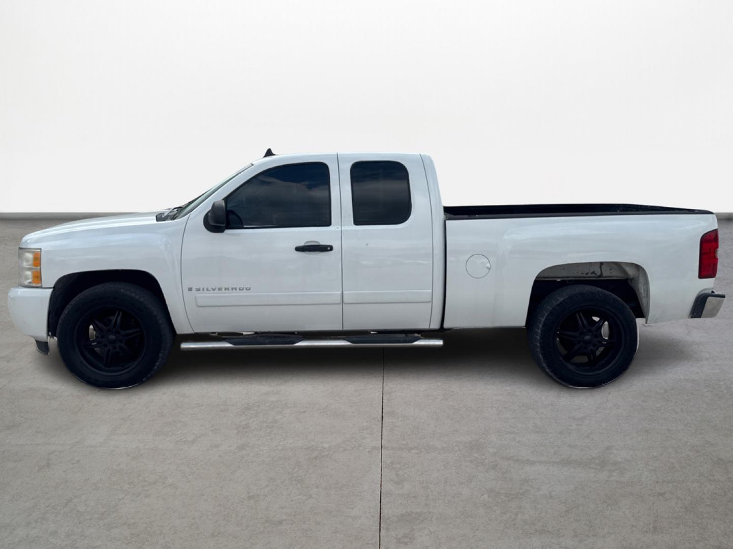 2008 White Chevrolet Silverado 1500 LT1 Ext. Cab Long Box 2WD (2GCEC19J181) with an 5.3L V8 OHV 16V engine, 4-Speed Automatic Overdrive transmission, located at 16710 Clay Rd., Houston, TX, 77084, (281) 859-7900, 29.834864, -95.656166 - Photo#7