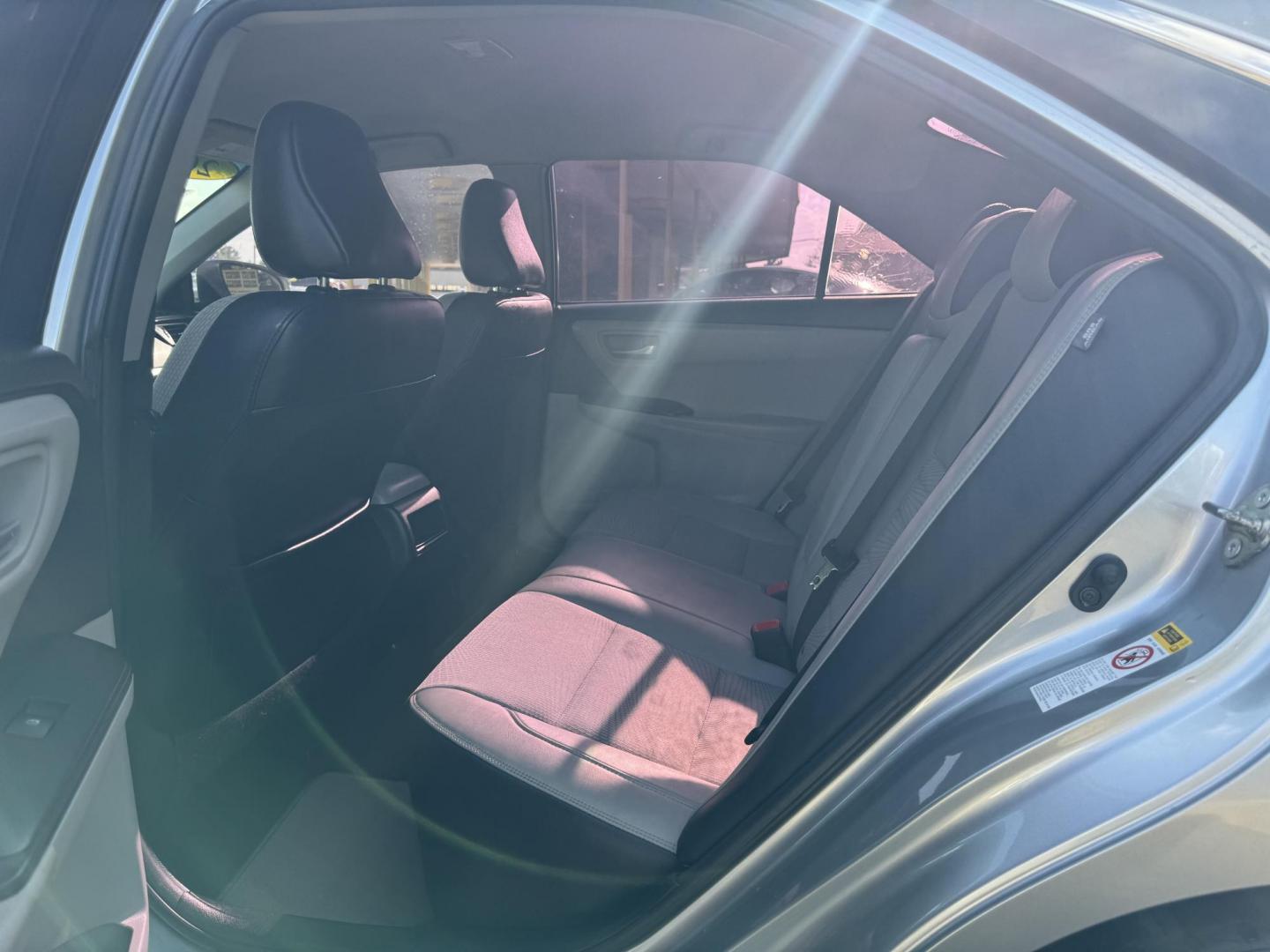 2016 Silver Toyota Camry SE (4T1BF1FKXGU) with an 2.5L L4 DOHC 16V engine, 6-Speed Automatic transmission, located at 16710 Clay Rd., Houston, TX, 77084, (281) 859-7900, 29.834864, -95.656166 - Photo#3