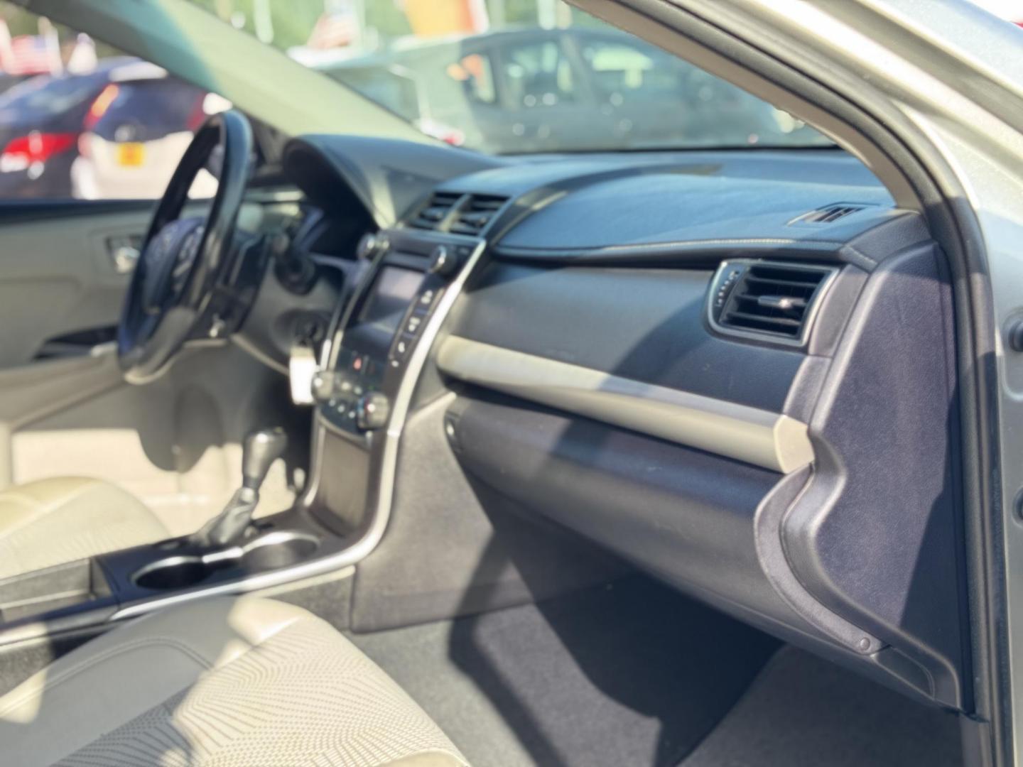 2016 Silver Toyota Camry SE (4T1BF1FKXGU) with an 2.5L L4 DOHC 16V engine, 6-Speed Automatic transmission, located at 16710 Clay Rd., Houston, TX, 77084, (281) 859-7900, 29.834864, -95.656166 - Photo#8