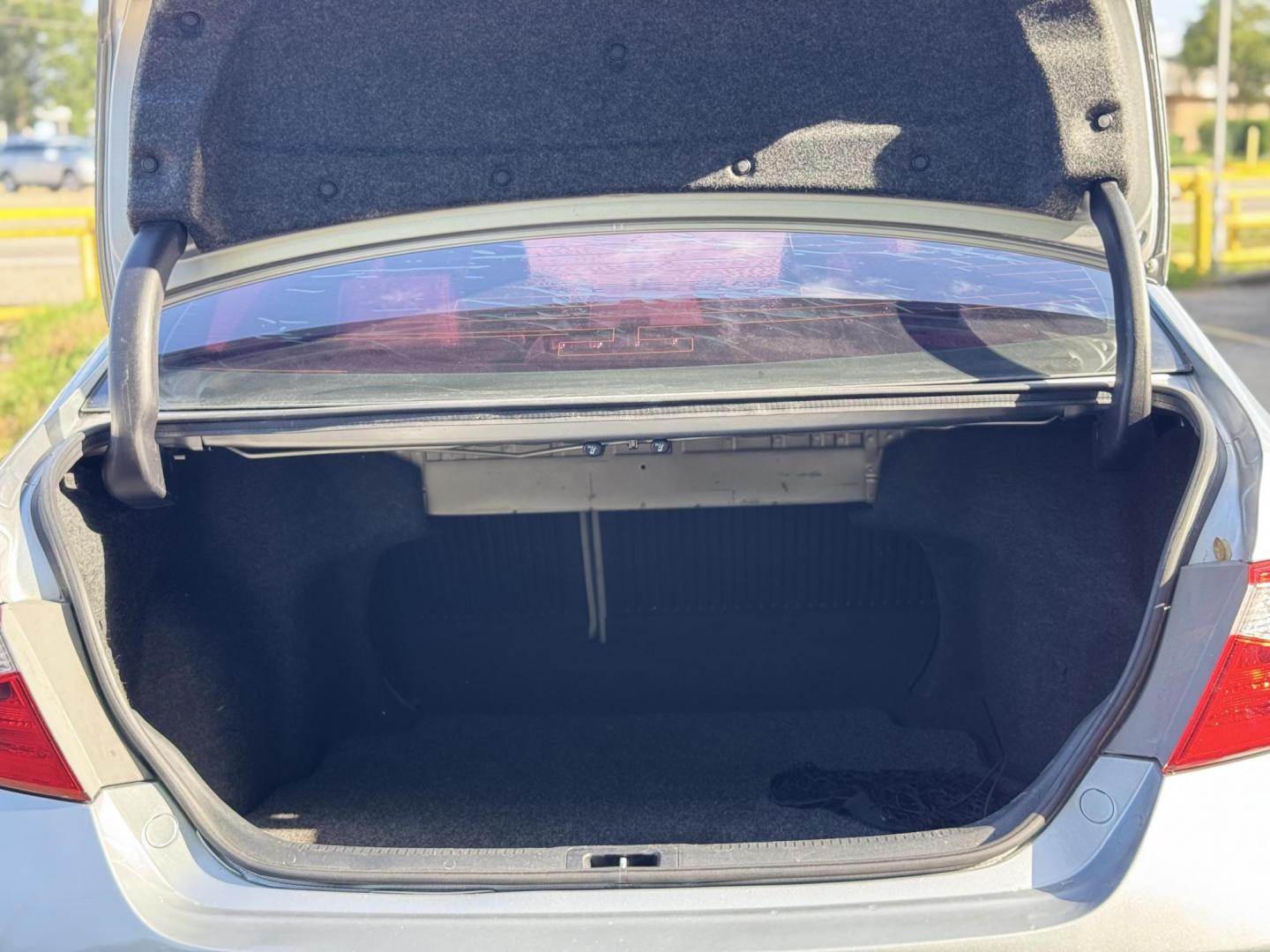 2016 Silver Toyota Camry SE (4T1BF1FKXGU) with an 2.5L L4 DOHC 16V engine, 6-Speed Automatic transmission, located at 16710 Clay Rd., Houston, TX, 77084, (281) 859-7900, 29.834864, -95.656166 - Photo#7