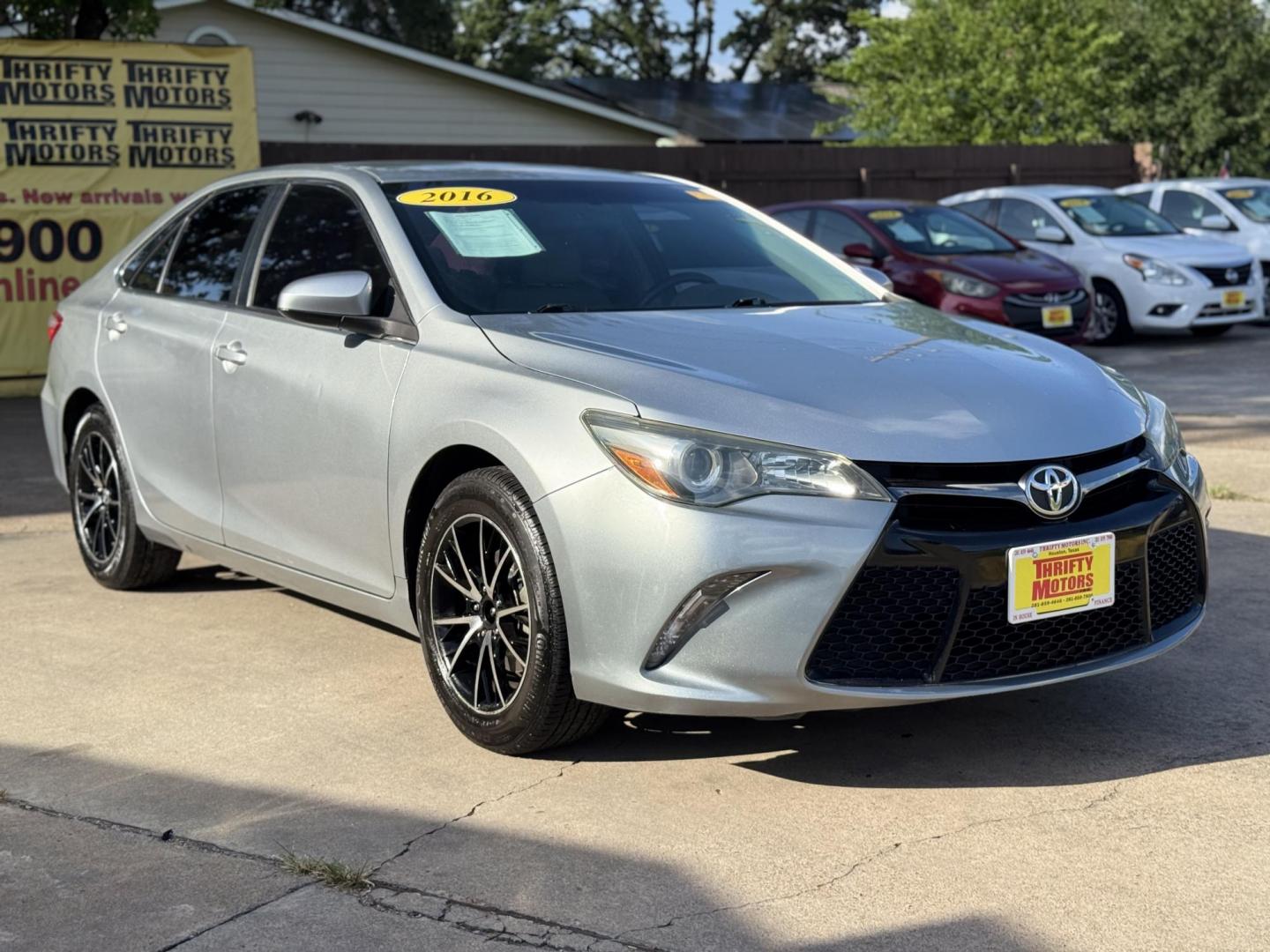 2016 Silver Toyota Camry SE (4T1BF1FKXGU) with an 2.5L L4 DOHC 16V engine, 6-Speed Automatic transmission, located at 16710 Clay Rd., Houston, TX, 77084, (281) 859-7900, 29.834864, -95.656166 - Photo#0