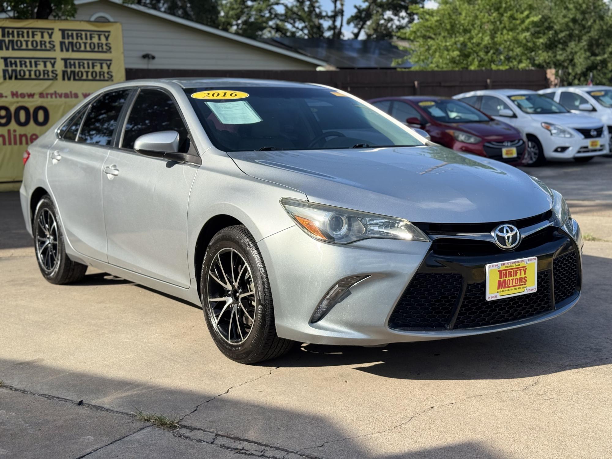 photo of 2016 Toyota Camry SE
