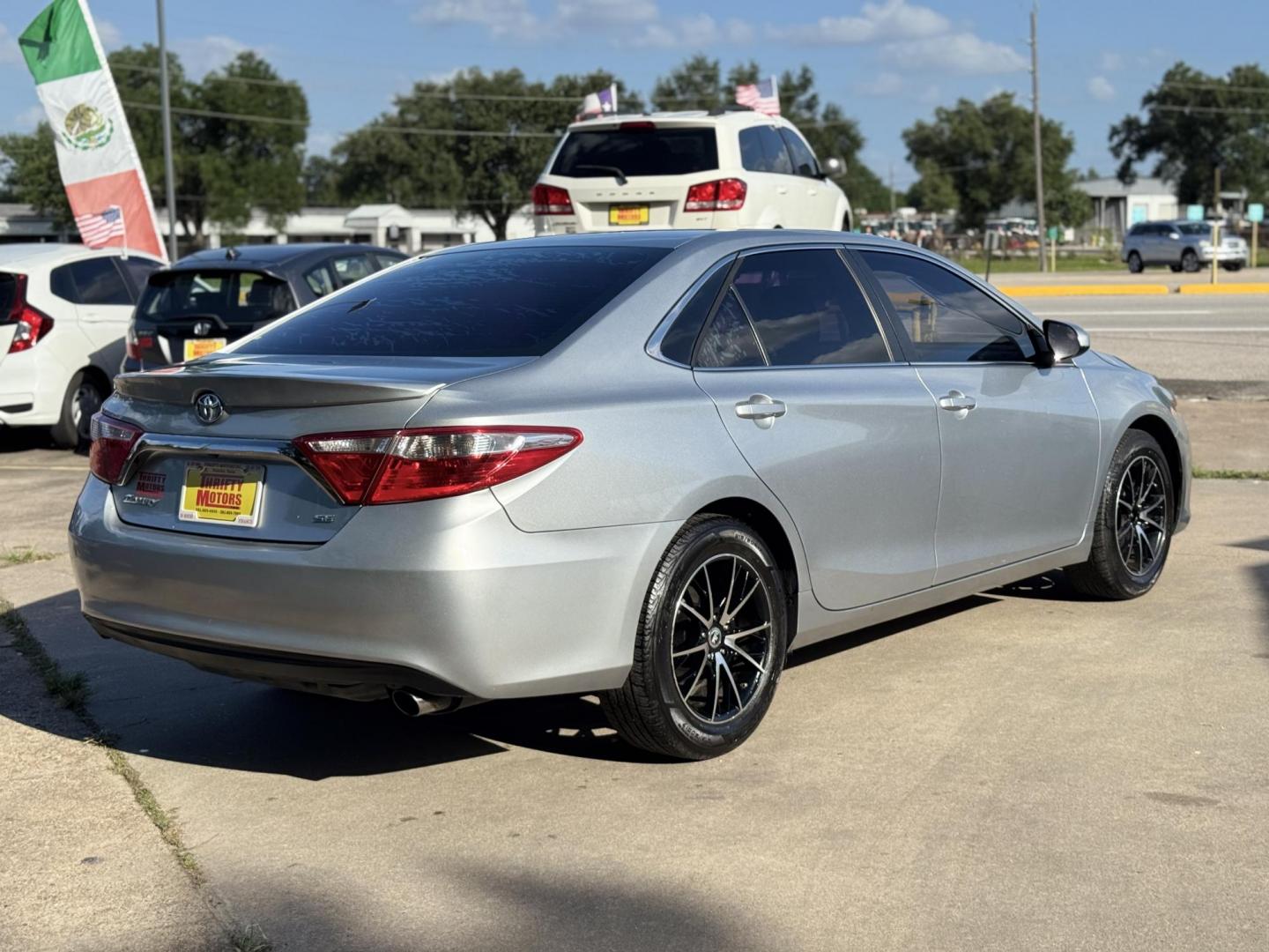 2016 Silver Toyota Camry SE (4T1BF1FKXGU) with an 2.5L L4 DOHC 16V engine, 6-Speed Automatic transmission, located at 16710 Clay Rd., Houston, TX, 77084, (281) 859-7900, 29.834864, -95.656166 - Photo#13