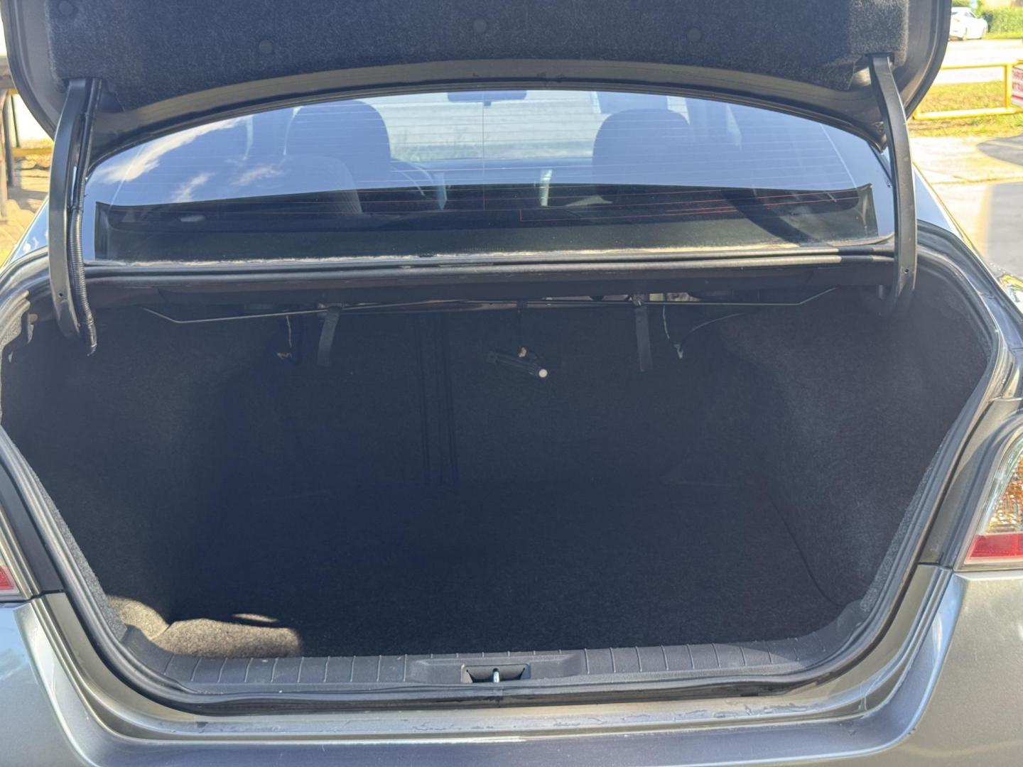 2015 Gray Nissan Altima 2.5 S (1N4AL3AP2FC) with an 2.5L L4 DOHC 16V engine, Continuously Variable Transmission transmission, located at 16710 Clay Rd., Houston, TX, 77084, (281) 859-7900, 29.834864, -95.656166 - Photo#10
