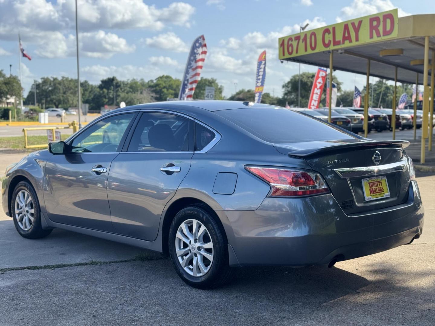 2015 Gray Nissan Altima 2.5 S (1N4AL3AP2FC) with an 2.5L L4 DOHC 16V engine, Continuously Variable Transmission transmission, located at 16710 Clay Rd., Houston, TX, 77084, (281) 859-7900, 29.834864, -95.656166 - Photo#12