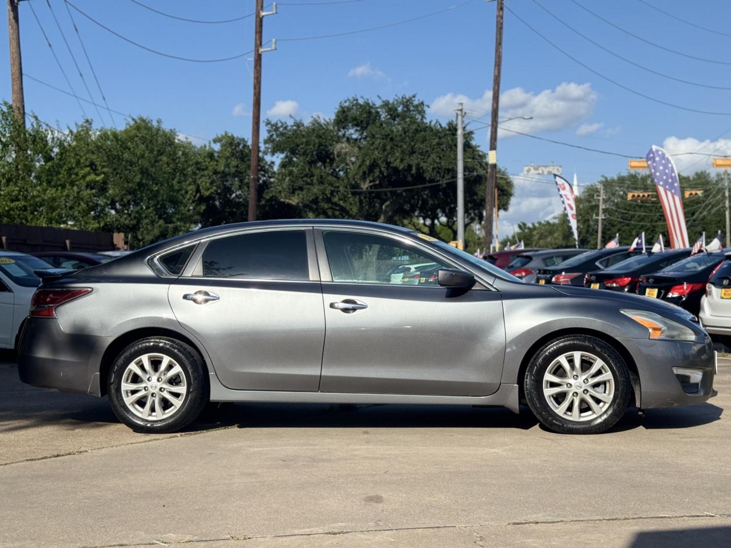 2015 Gray Nissan Altima 2.5 S (1N4AL3AP2FC) with an 2.5L L4 DOHC 16V engine, Continuously Variable Transmission transmission, located at 16710 Clay Rd., Houston, TX, 77084, (281) 859-7900, 29.834864, -95.656166 - Photo#20