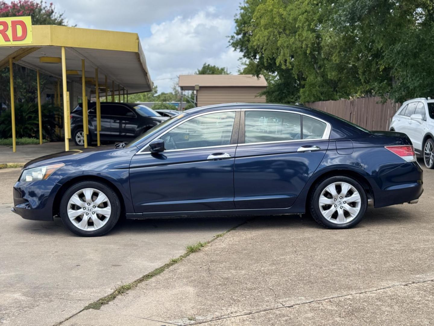 2010 Blue Honda Accord EX-L V-6 Sedan AT (5KBCP3F85AB) with an 3.5L V6 SOHC 24V engine, 5-Speed Automatic transmission, located at 16710 Clay Rd., Houston, TX, 77084, (281) 859-7900, 29.834864, -95.656166 - Photo#11