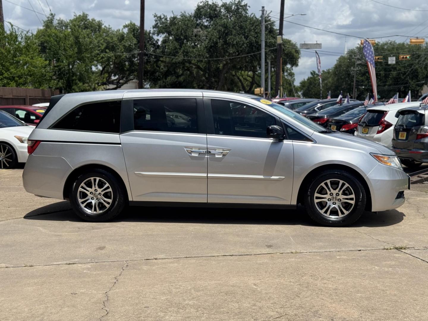 2011 Gray Honda Odyssey EX-L (5FNRL5H62BB) with an 3.5L V6 SOHC 24V engine, 5-Speed Automatic transmission, located at 16710 Clay Rd., Houston, TX, 77084, (281) 859-7900, 29.834864, -95.656166 - Photo#2