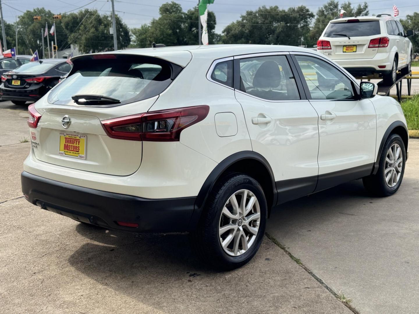 2021 White /GRAY Nissan Rogue Sport S (JN1BJ1AV6MW) with an 2.0L L4 DOHC 16V engine, CVT transmission, located at 16710 Clay Rd., Houston, TX, 77084, (281) 859-7900, 29.834864, -95.656166 - Photo#3