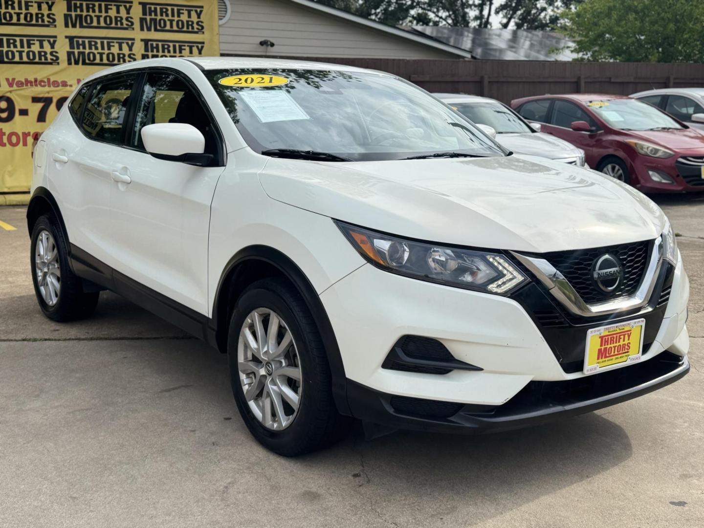2021 White /GRAY Nissan Rogue Sport S (JN1BJ1AV6MW) with an 2.0L L4 DOHC 16V engine, CVT transmission, located at 16710 Clay Rd., Houston, TX, 77084, (281) 859-7900, 29.834864, -95.656166 - Photo#6