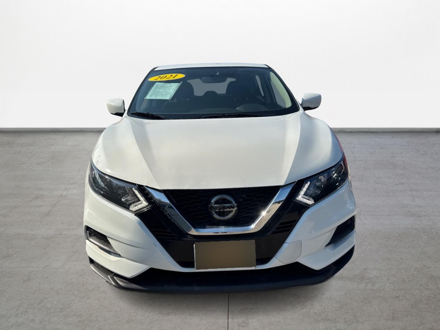 2021 White /GRAY Nissan Rogue Sport S (JN1BJ1AV6MW) with an 2.0L L4 DOHC 16V engine, CVT transmission, located at 16710 Clay Rd., Houston, TX, 77084, (281) 859-7900, 29.834864, -95.656166 - Photo#1