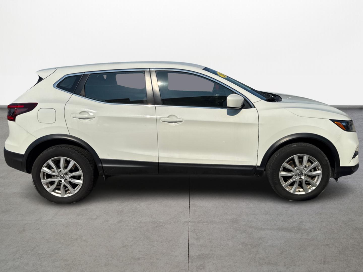 2021 White /GRAY Nissan Rogue Sport S (JN1BJ1AV6MW) with an 2.0L L4 DOHC 16V engine, CVT transmission, located at 16710 Clay Rd., Houston, TX, 77084, (281) 859-7900, 29.834864, -95.656166 - Photo#3