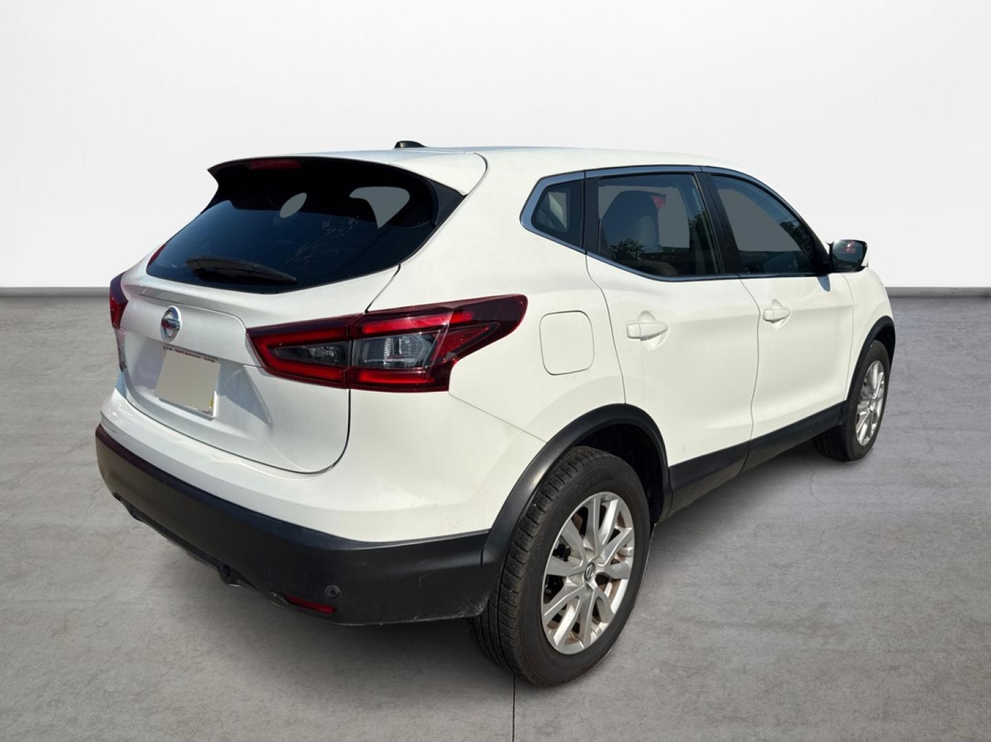2021 White /GRAY Nissan Rogue Sport S (JN1BJ1AV6MW) with an 2.0L L4 DOHC 16V engine, CVT transmission, located at 16710 Clay Rd., Houston, TX, 77084, (281) 859-7900, 29.834864, -95.656166 - Photo#4