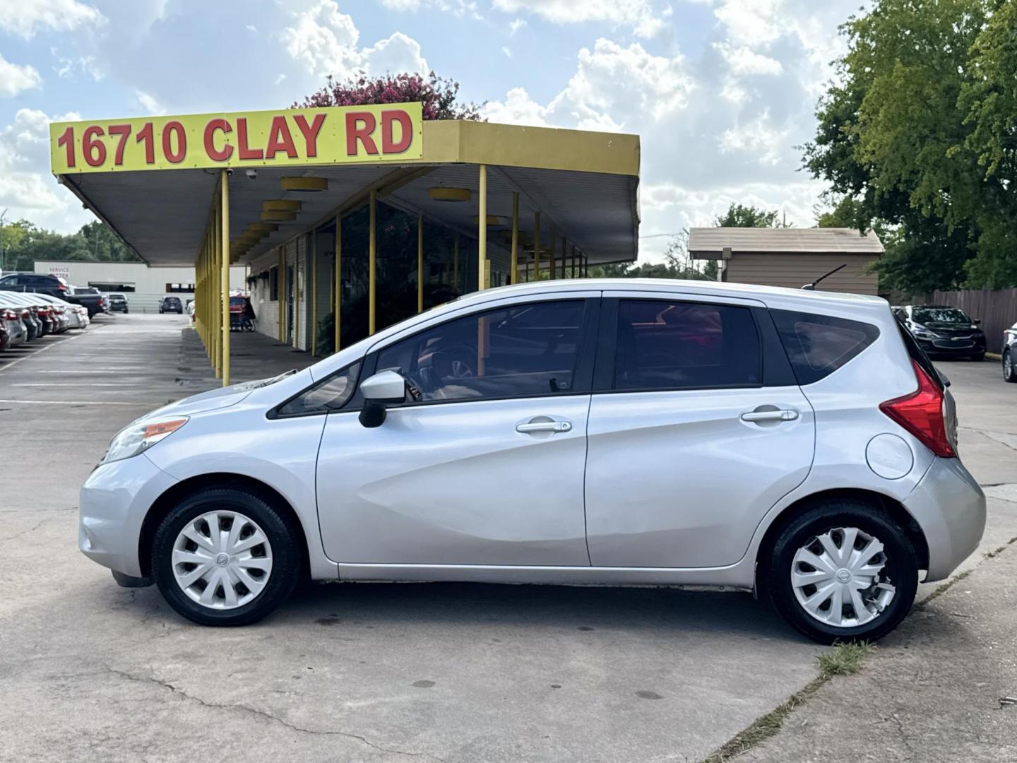 2015 Silver /GRAY Nissan Versa Note S 5MT (3N1CE2CP2FL) with an 1.6L L4 DOHC 16V engine, 5-Speed Manual transmission, located at 16710 Clay Rd., Houston, TX, 77084, (281) 859-7900, 29.834864, -95.656166 - Photo#5