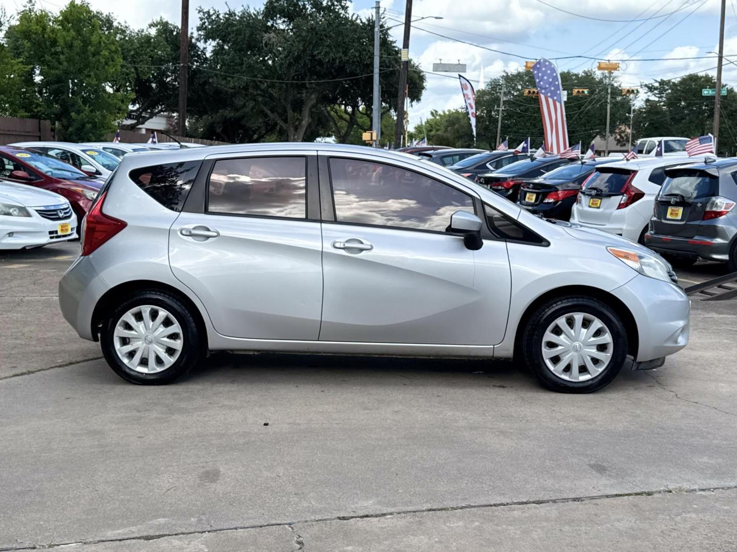 2015 Silver /GRAY Nissan Versa Note S 5MT (3N1CE2CP2FL) with an 1.6L L4 DOHC 16V engine, 5-Speed Manual transmission, located at 16710 Clay Rd., Houston, TX, 77084, (281) 859-7900, 29.834864, -95.656166 - Photo#9